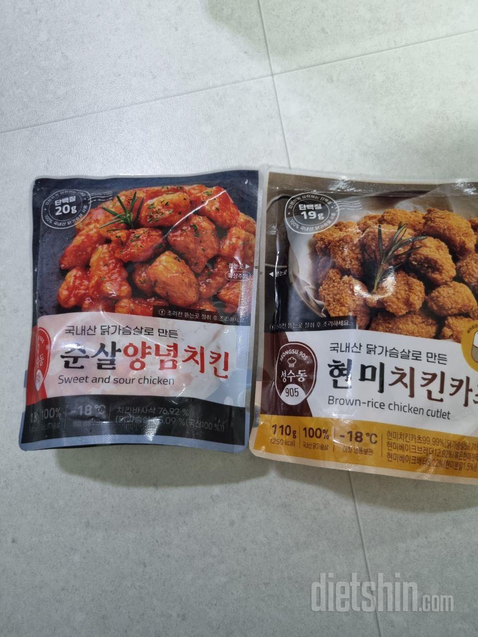 양념은 약간매콤하니 맛있어요 후라이드