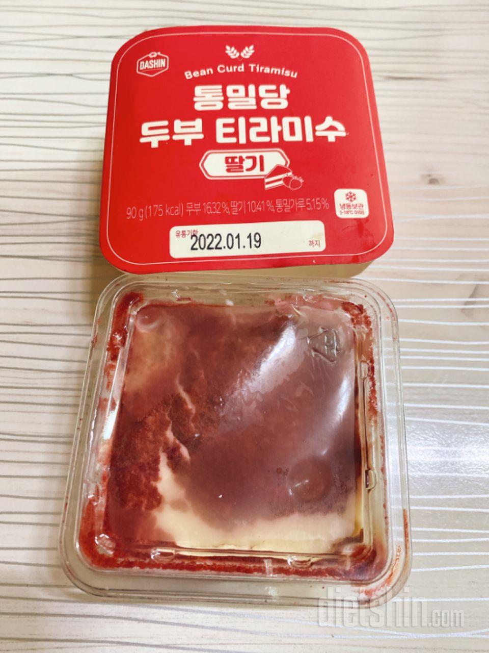 두부티라미슈 딸기맛 왓는데 시트지?