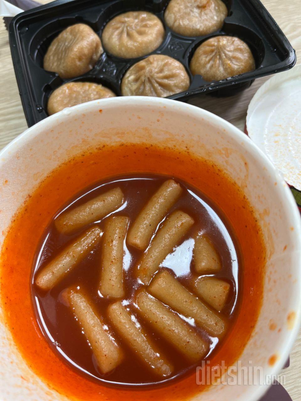 저는 떡볶이가 왓어요 >_< 떡볶이