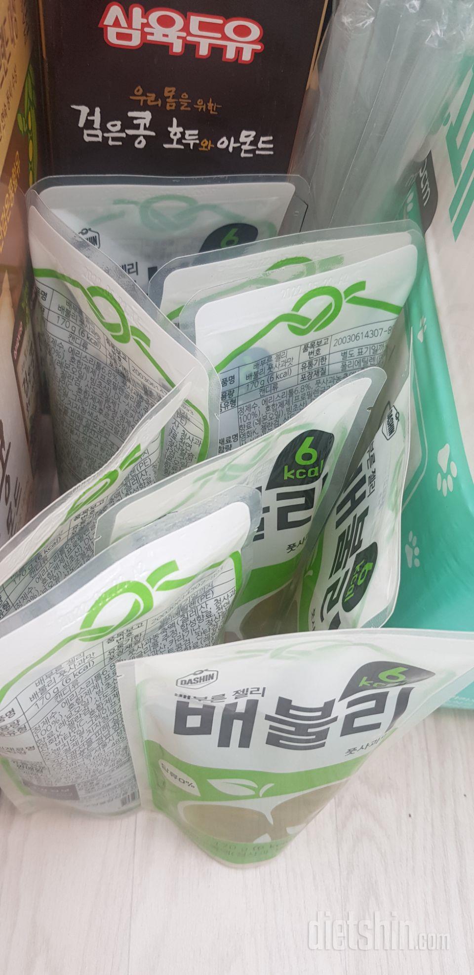 저녁에허기질때
하나씩먹으면
씹는재미도