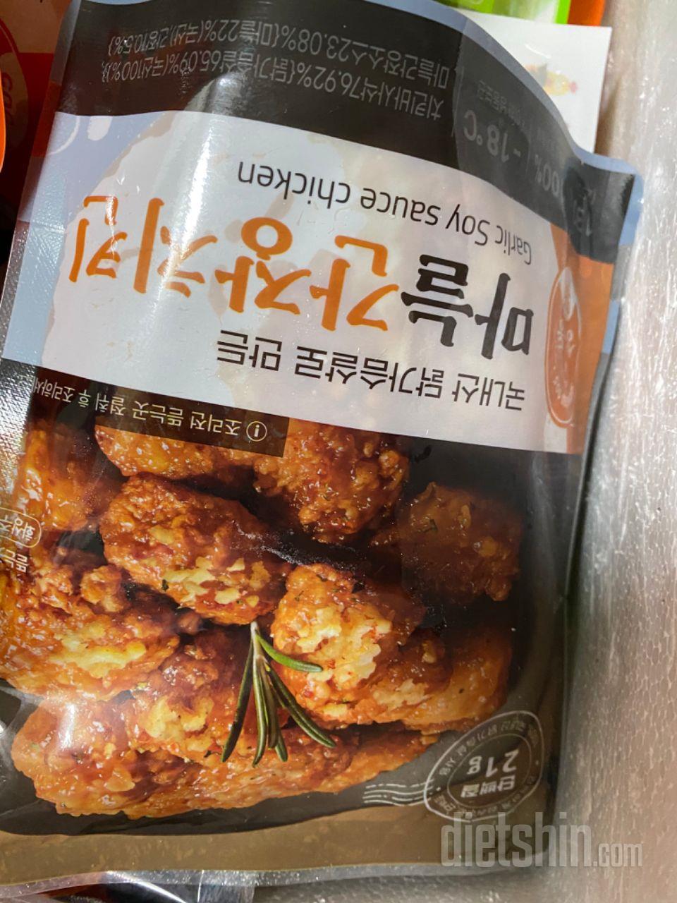 족발은 치킨아래 깔려있어서 ㅋㅋ
시중