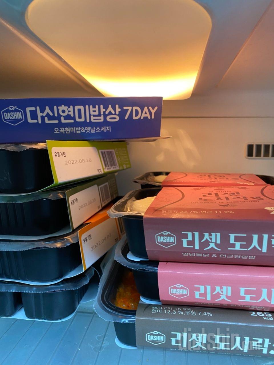 항상 시켜먹고 있는 도시락입니다 맛있