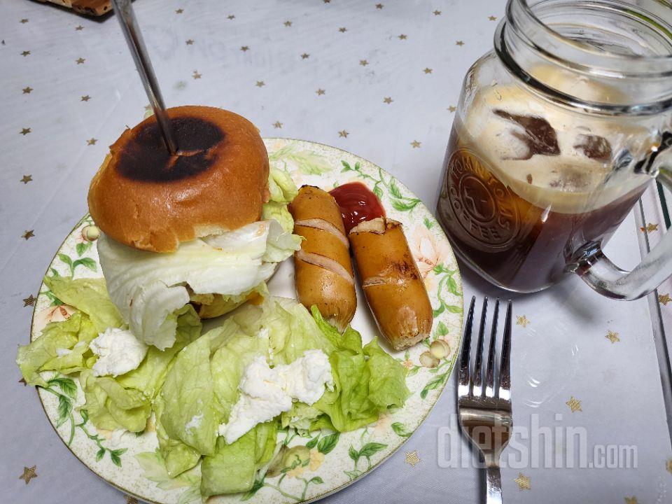 소세지 맛있어요 
요즘은
닭가슴살보다