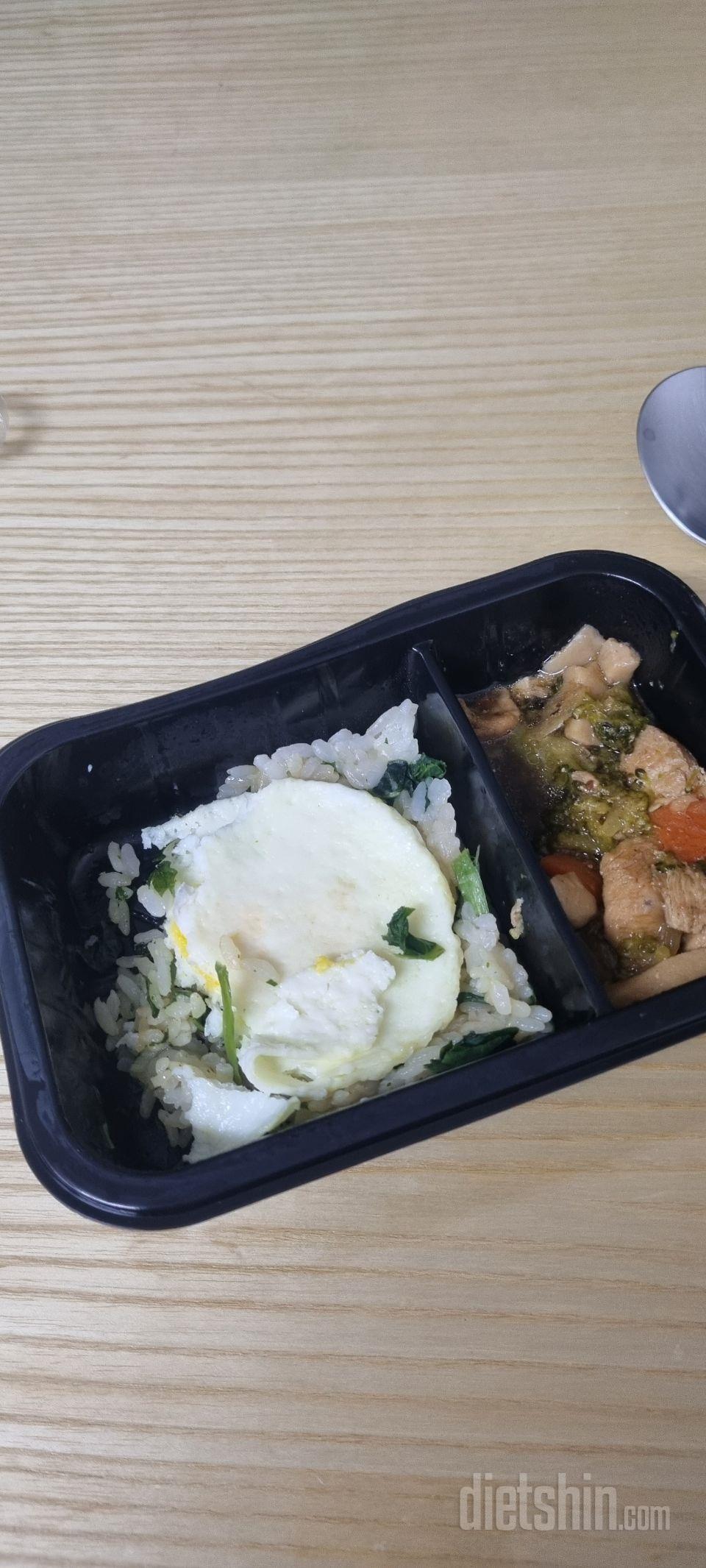지금먹고있는데 맛있네요~
양은 작아요
