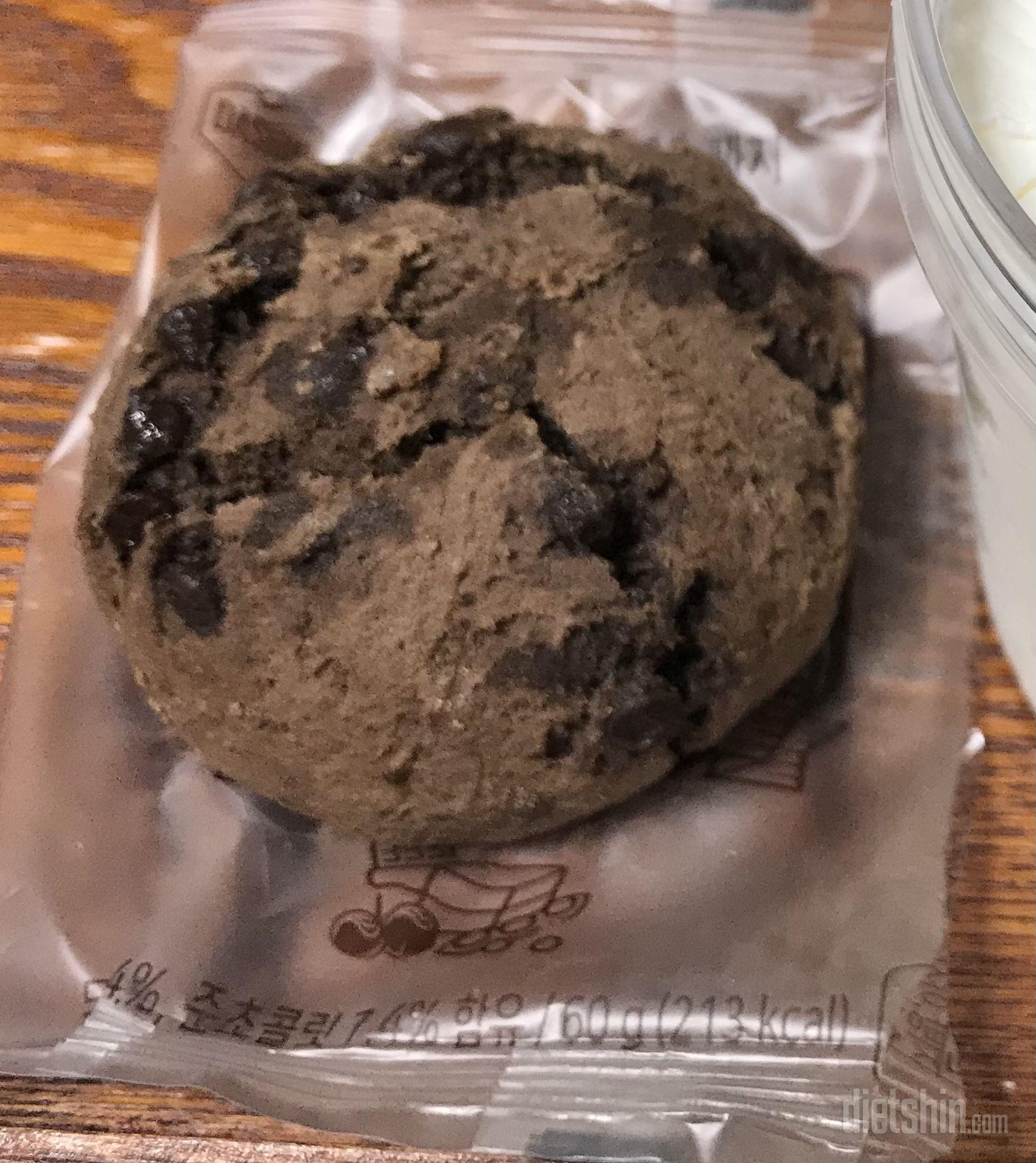 생각보다는 작네요 많이 달지 않은 맛