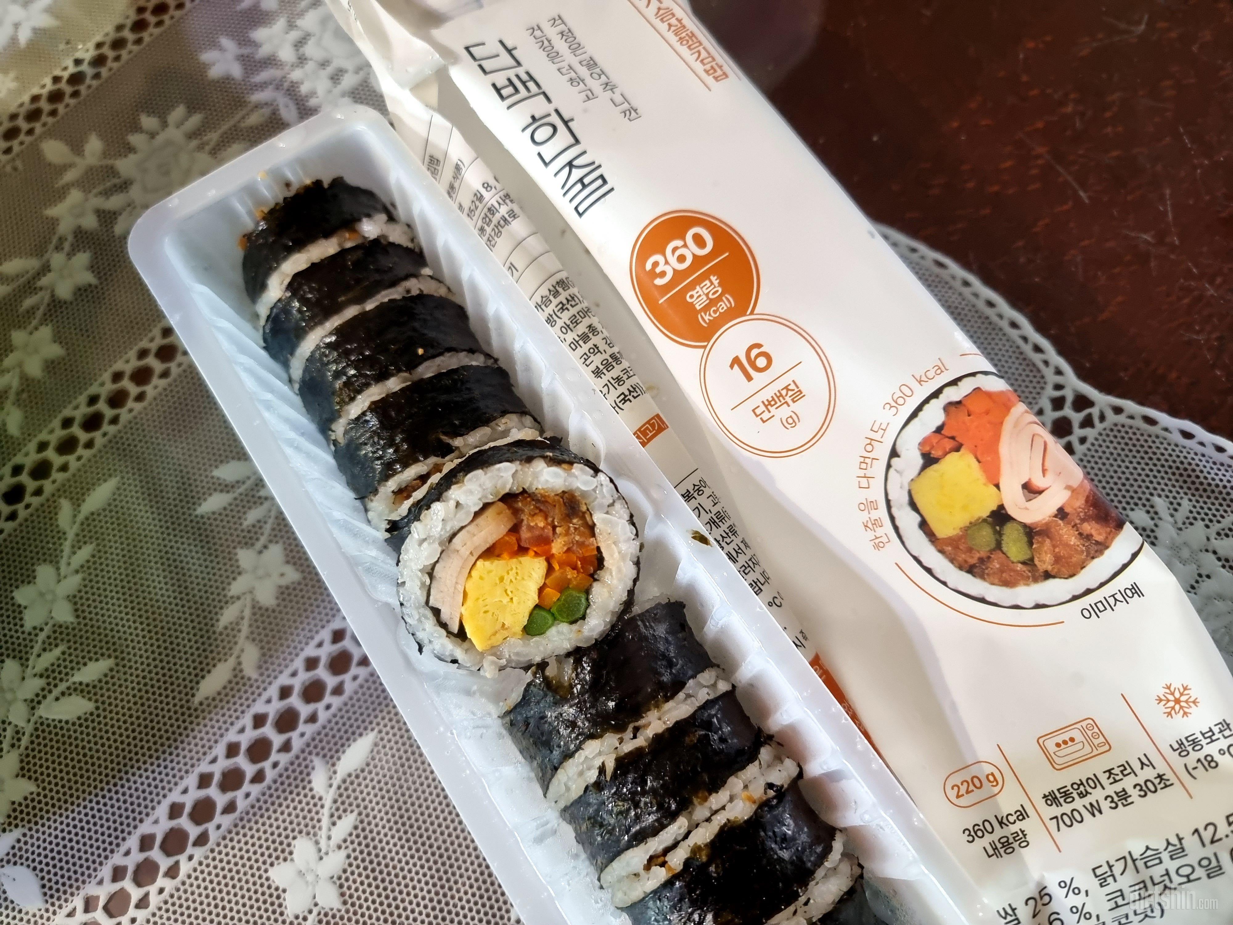 곤약김밥이라고 했지만 그냥 쌀 같아요