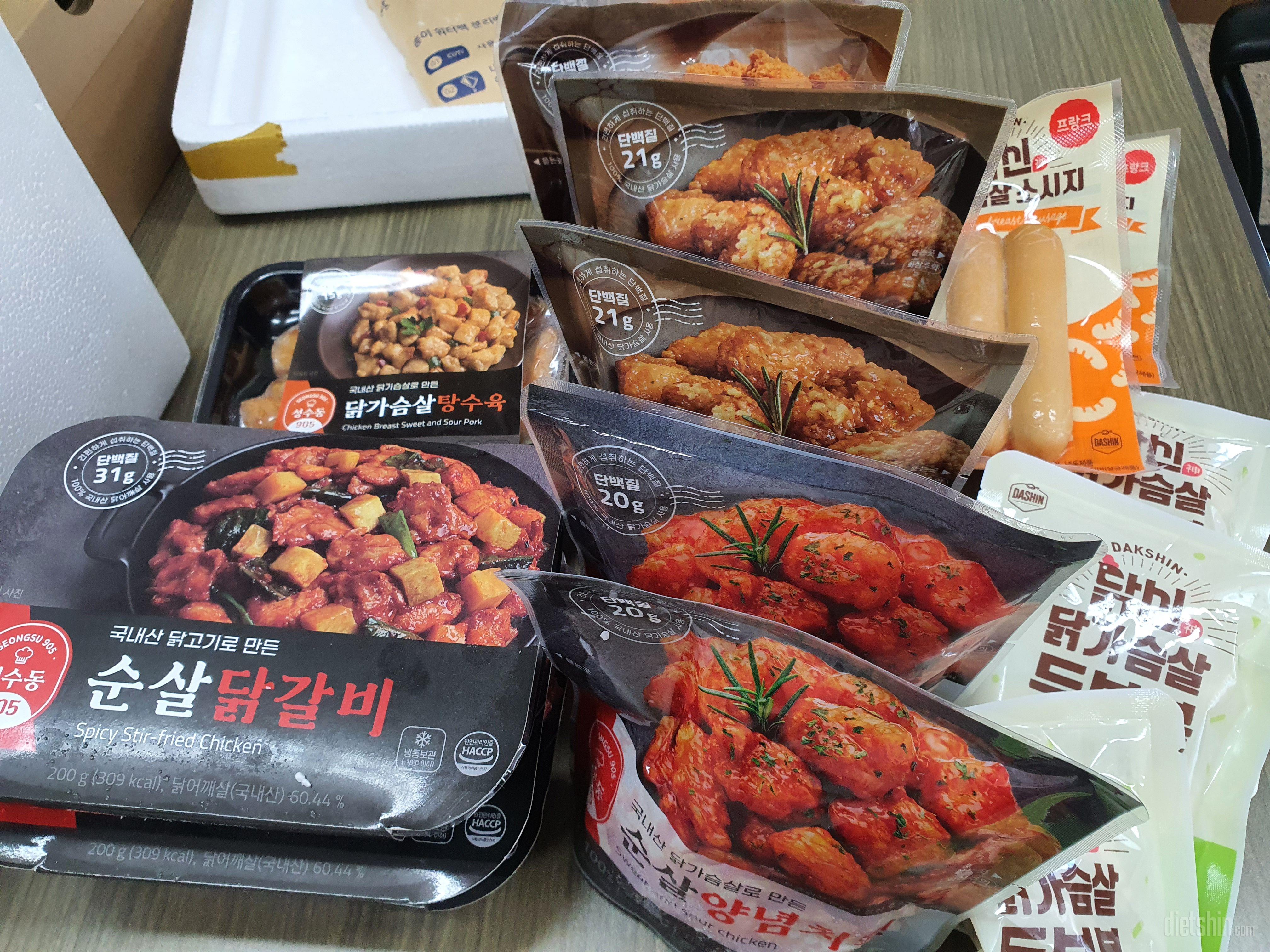 이거랑 매콤찜닭컵라면이랑 같이 버물버