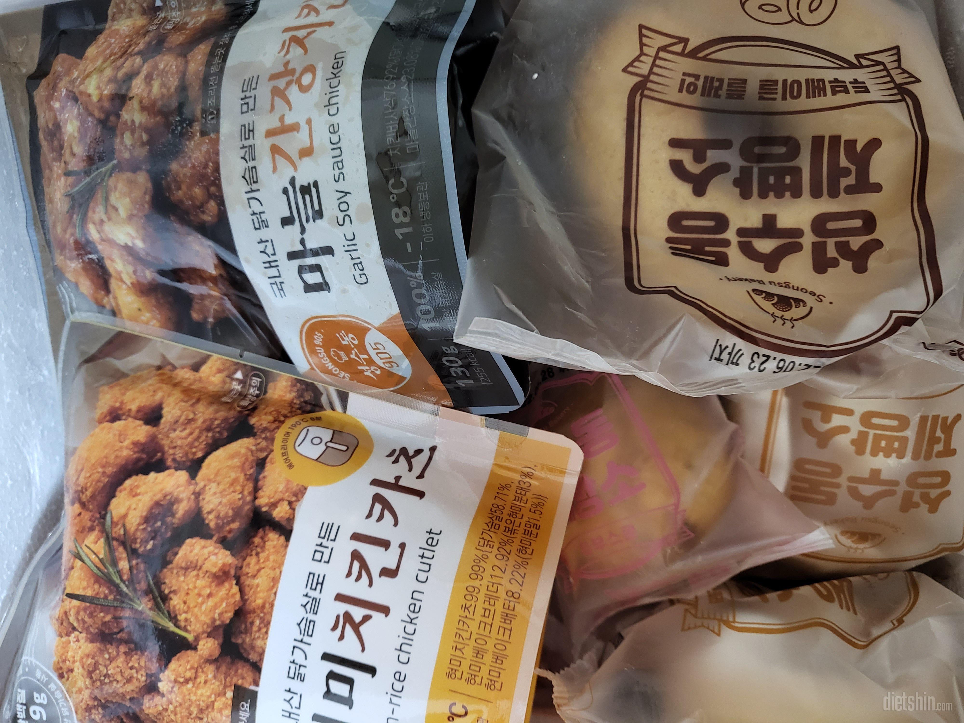 저번에 뿌링치킨먹고 반해버려서 다른것