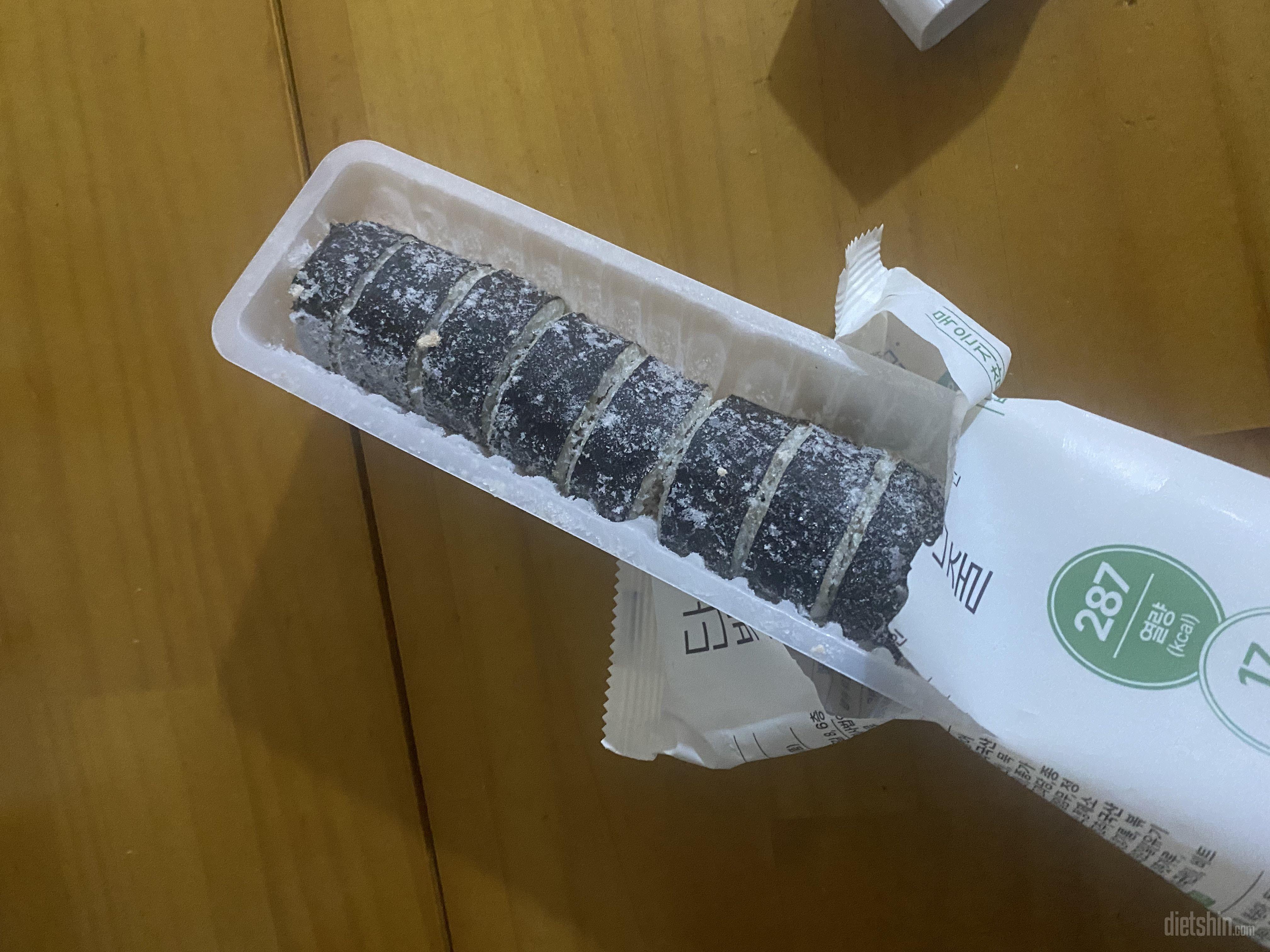 김밥 너무 좋아해서 한번에 두줄씩 먹