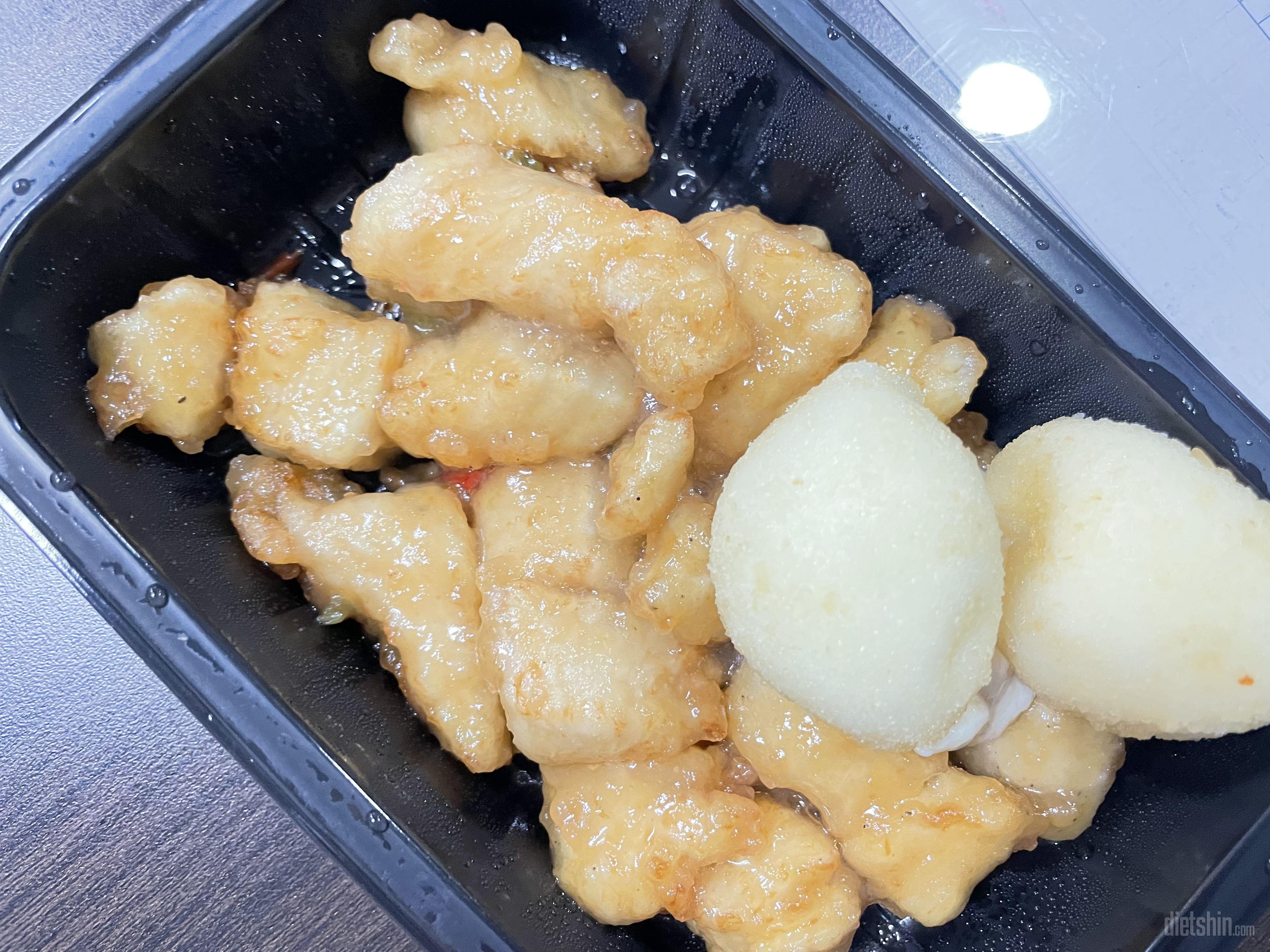 치즈볼 탕수육 치킨 다 맛있어요
