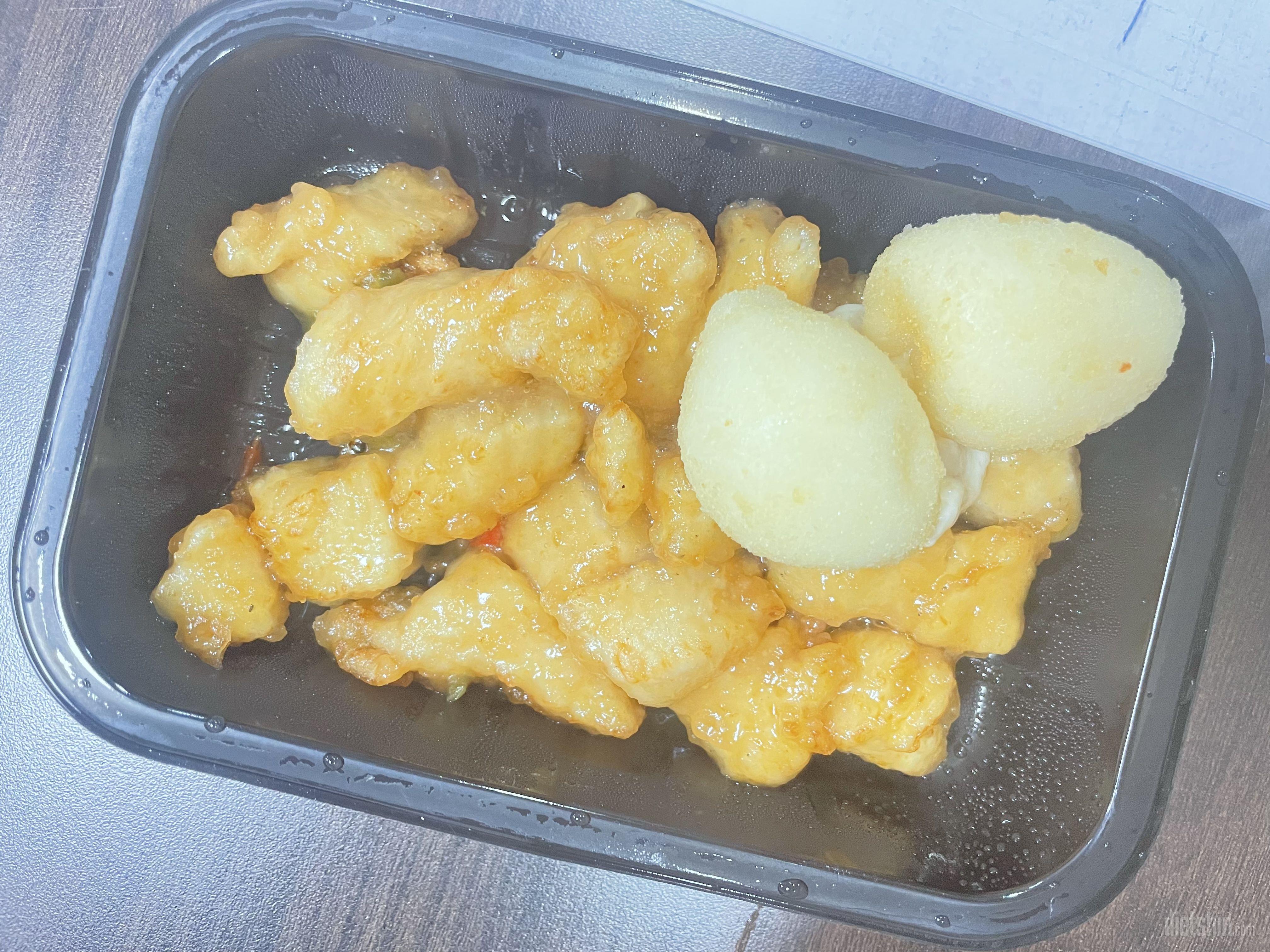치즈볼 탕수육 치킨 다 맛있어요