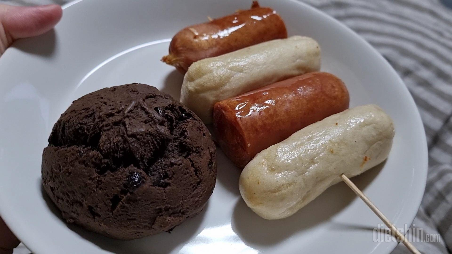 맛있어요. 냄새는 곤약냄새가 많이 나