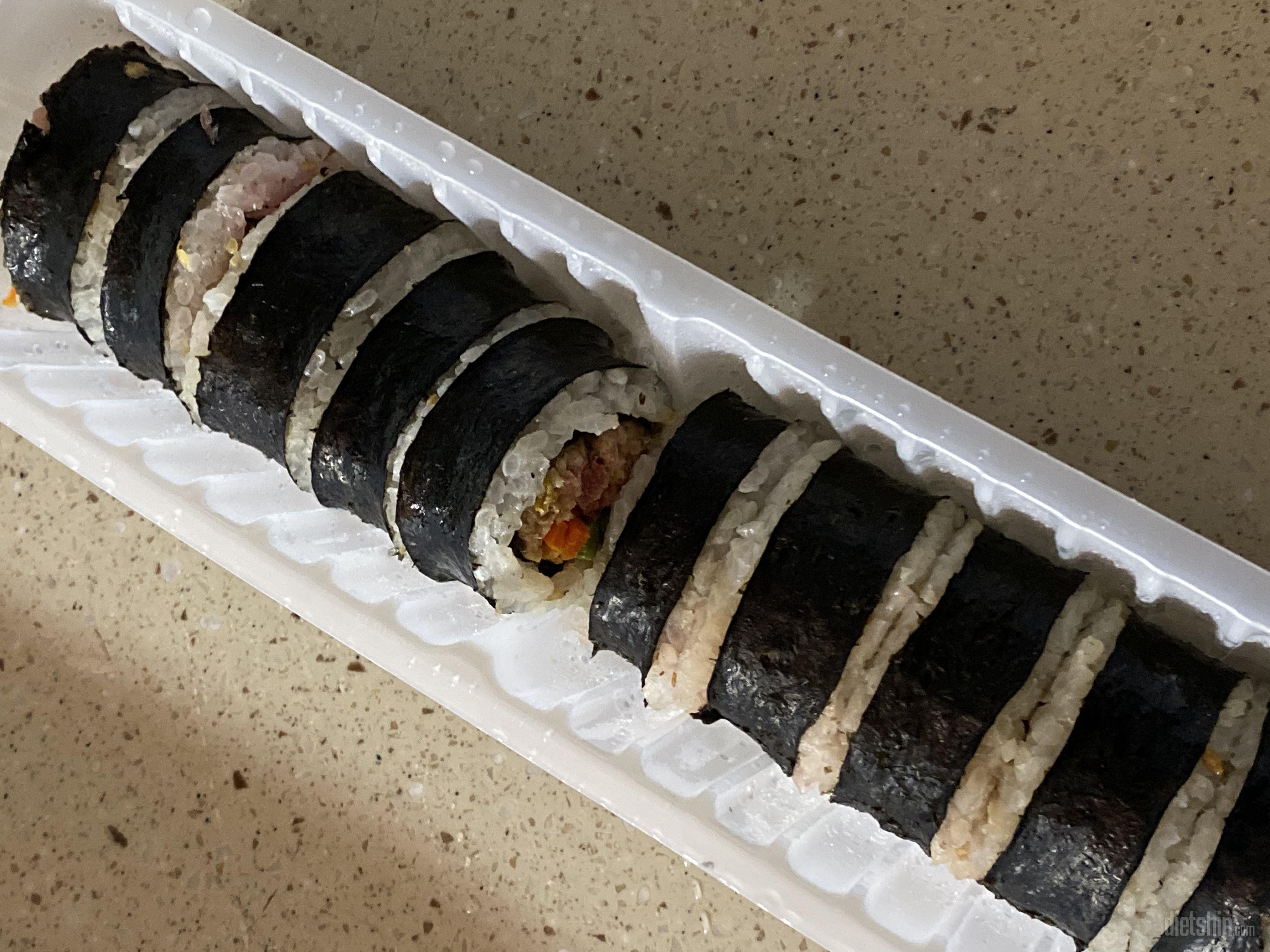 편의점 김밥맛 생각하고 구매하심 좋을