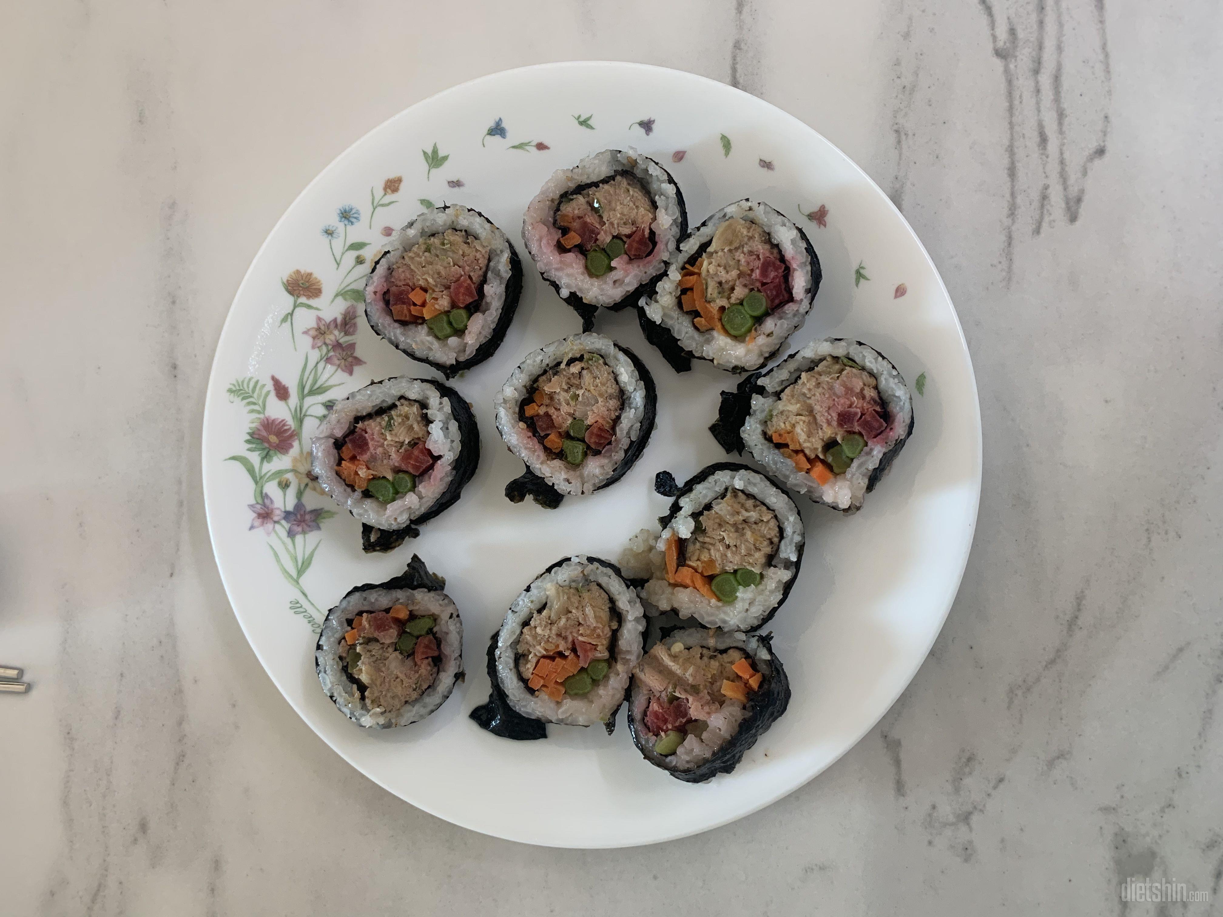 음..생각보다 맛있어요..근데..김밥