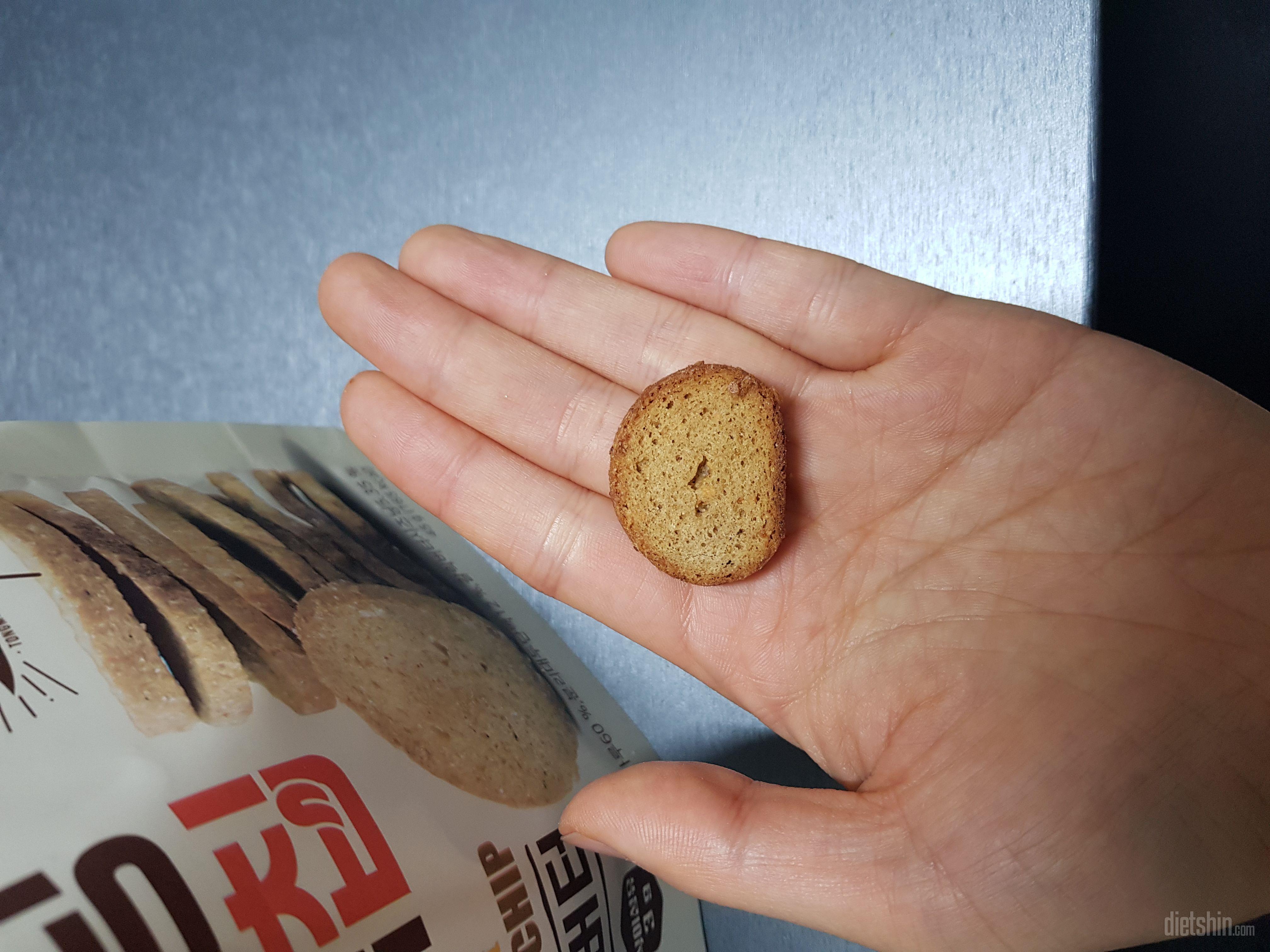 딱딱한 마늘빵 맛이에요~~너무 맛있는