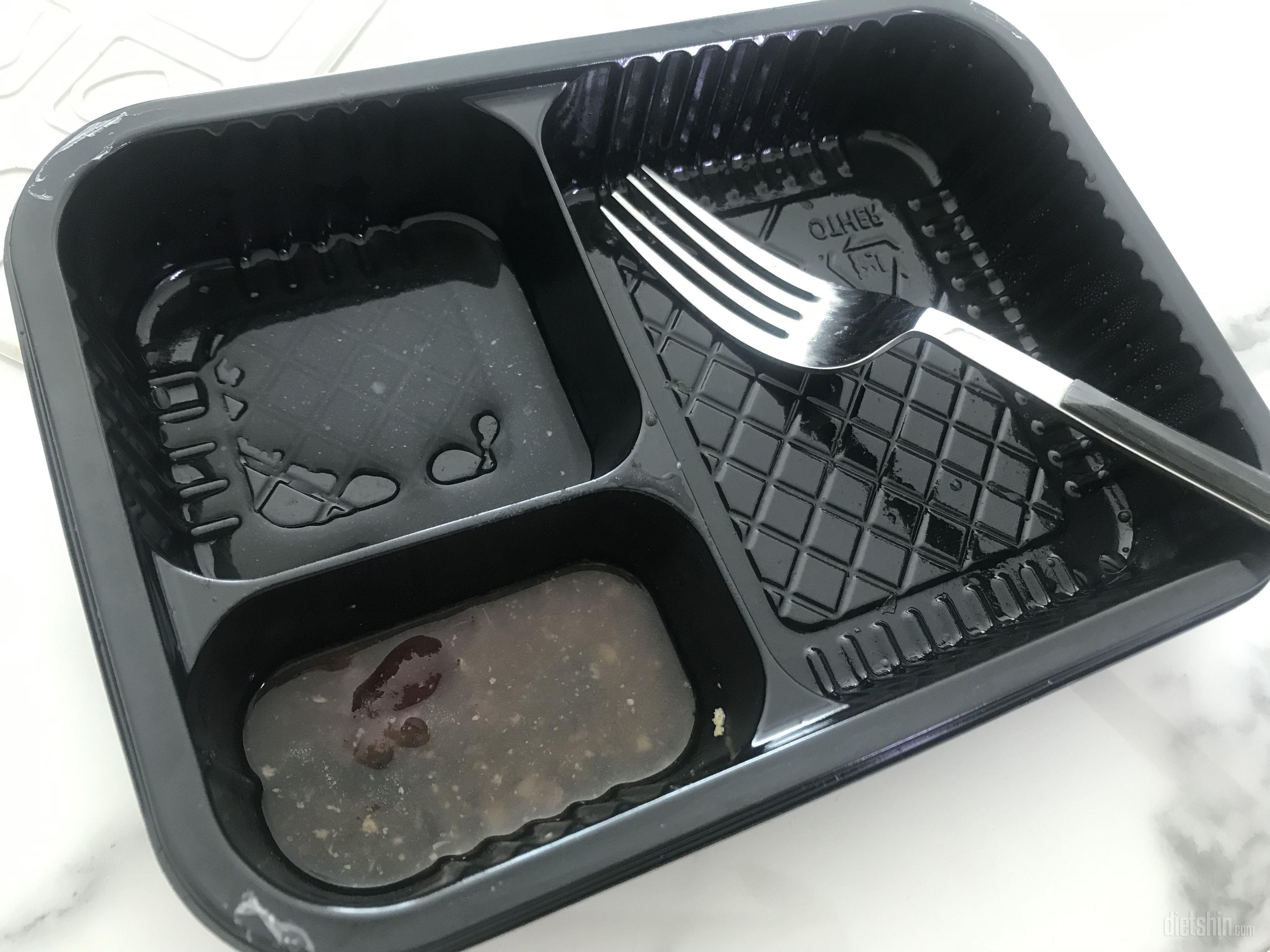 지금 시래기밥이랑 닭가슴살 소세지들은