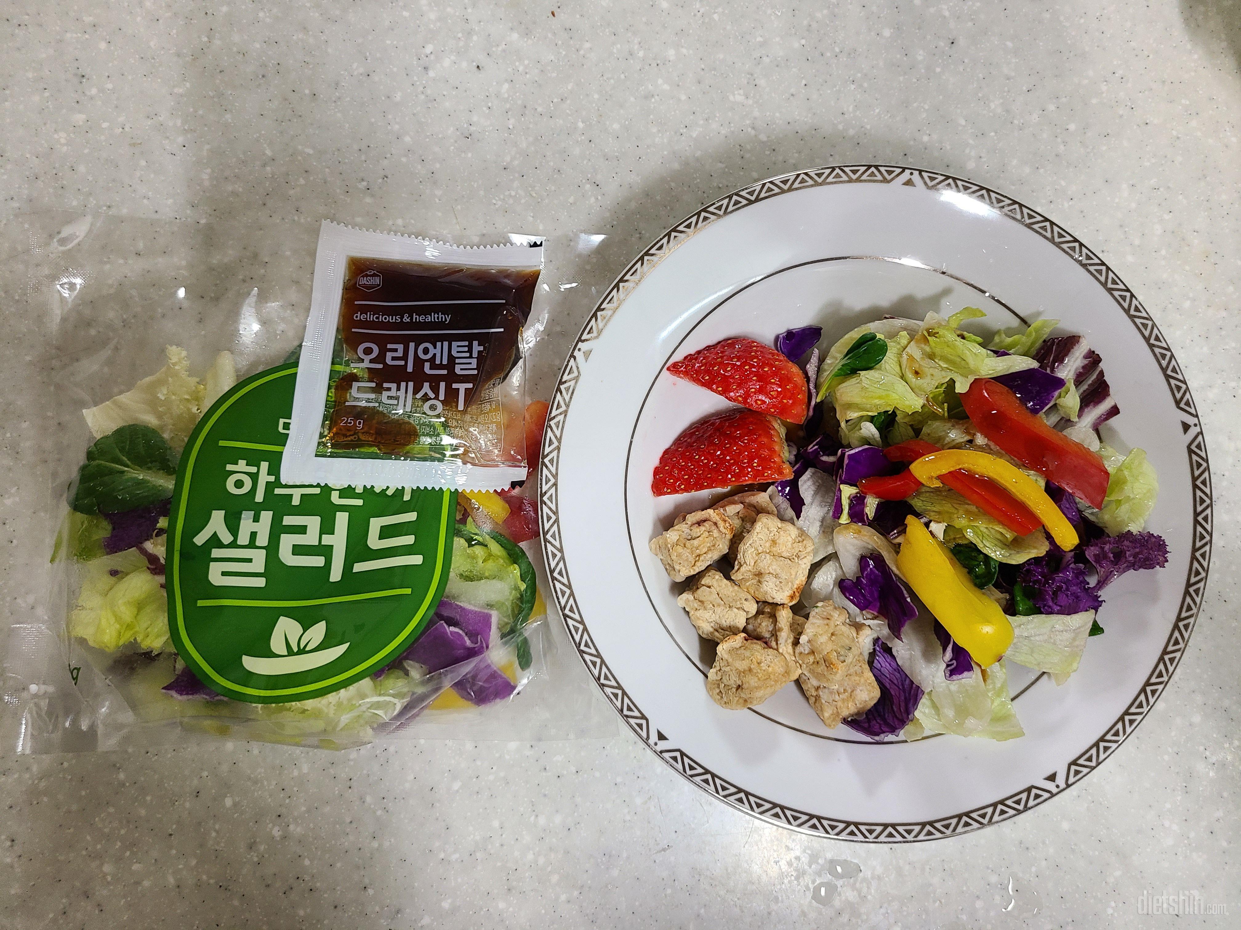 한끼 샐러드 주문해서 먹었는데
너무