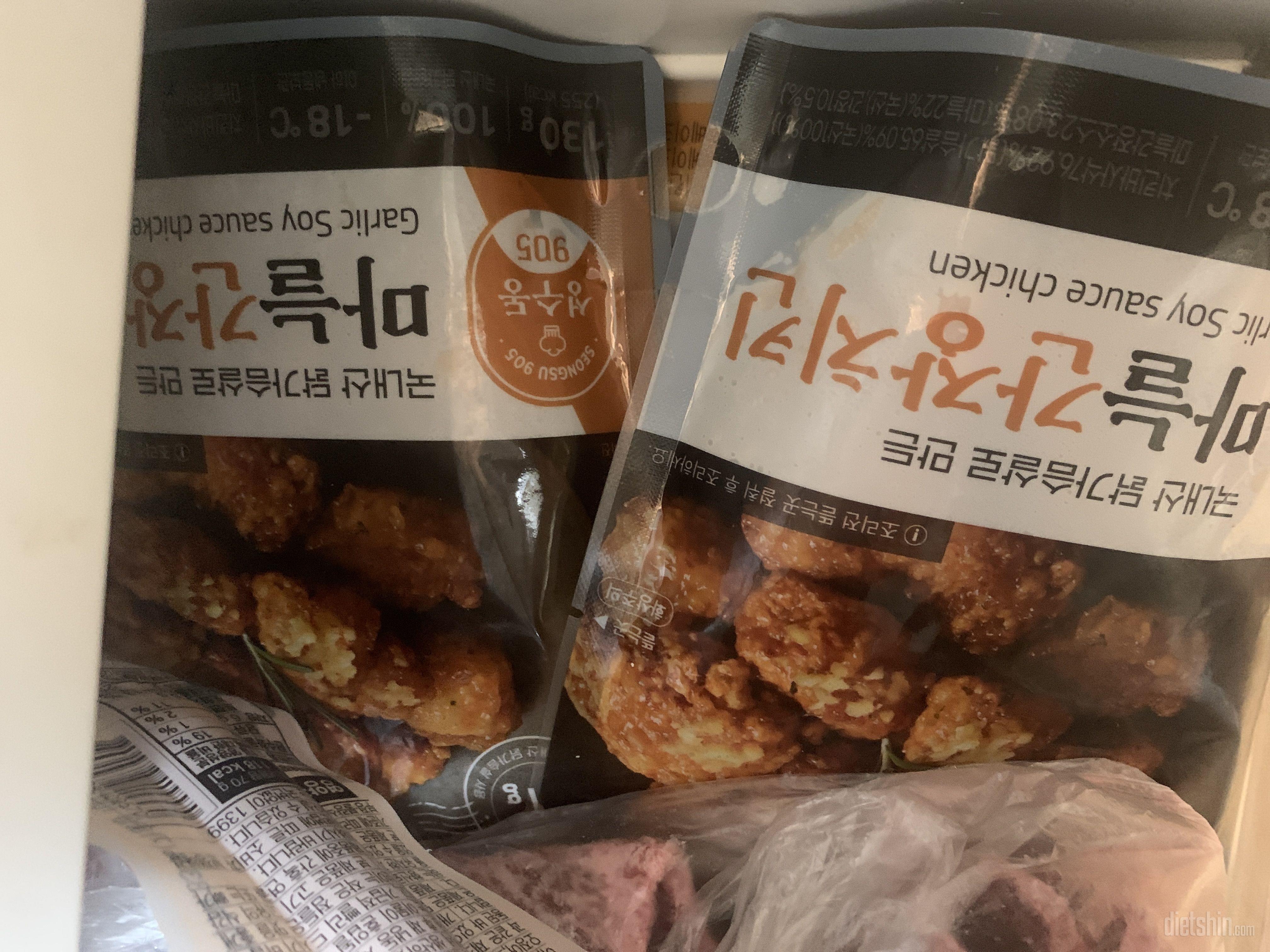 진짜치킨맛나요 집에양념소스잇어서 발라