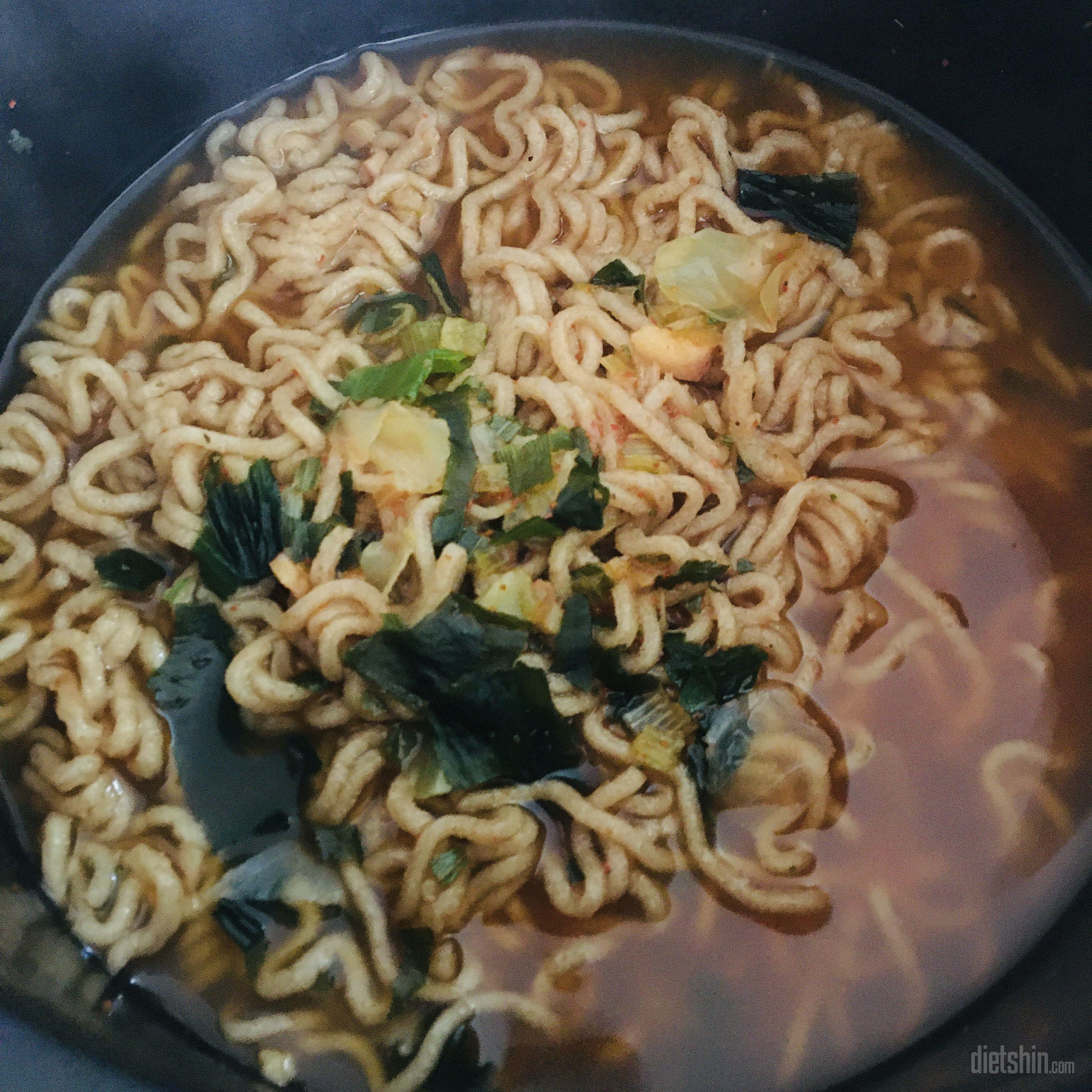 첨먹어 봤는데 맛잇네요.. 밀가루면