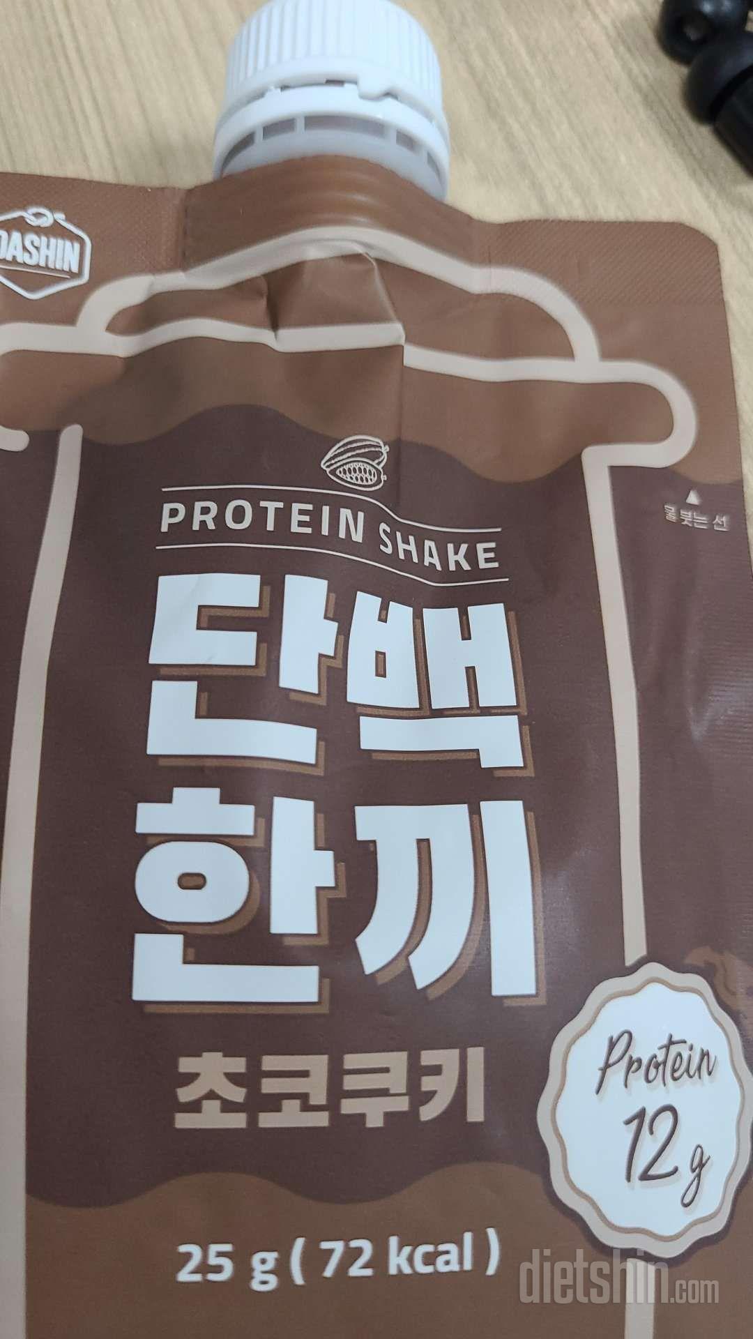 안에 든 초코 알갱이는 맛있는데
전