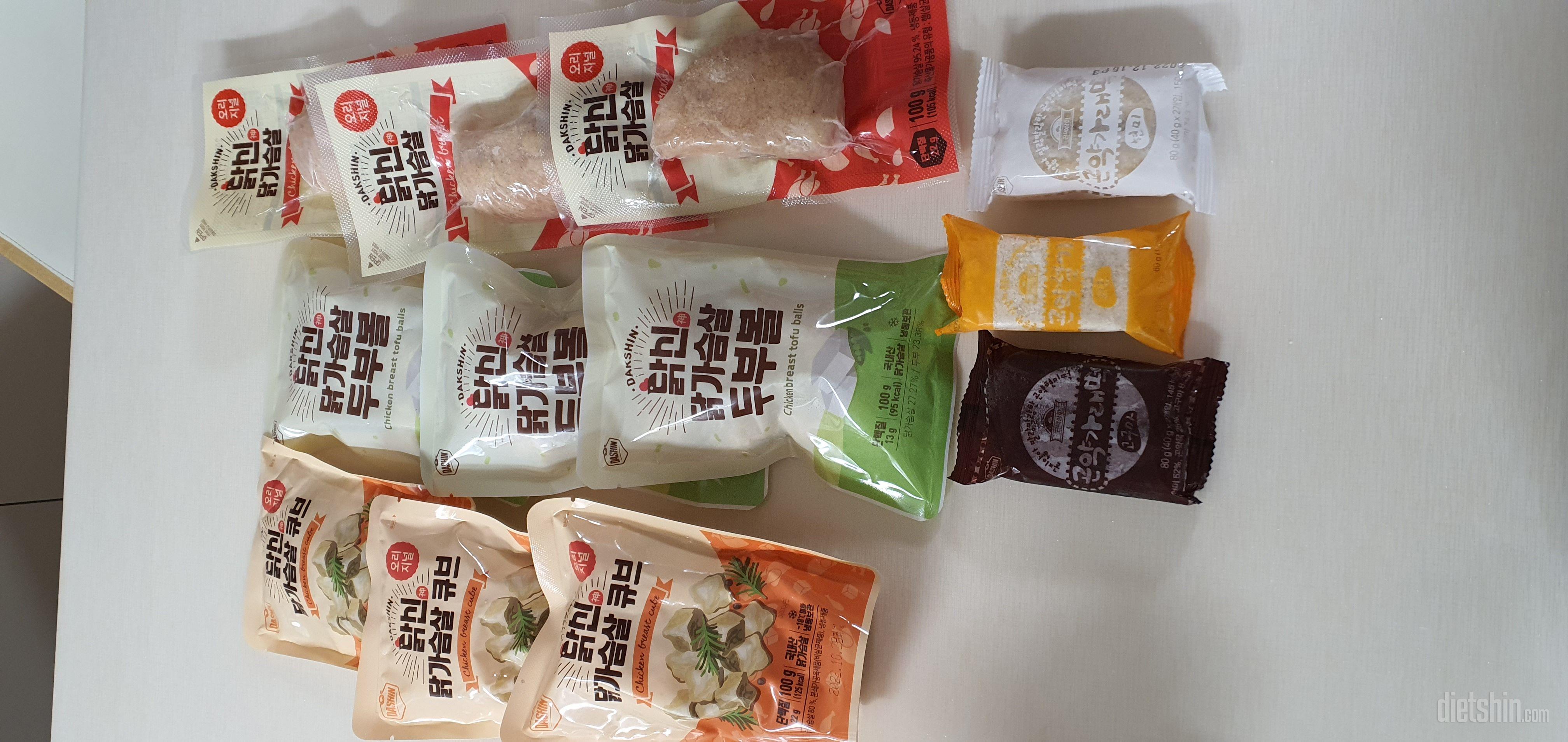 결제하루만에 배송왔구요.
맛은아직못