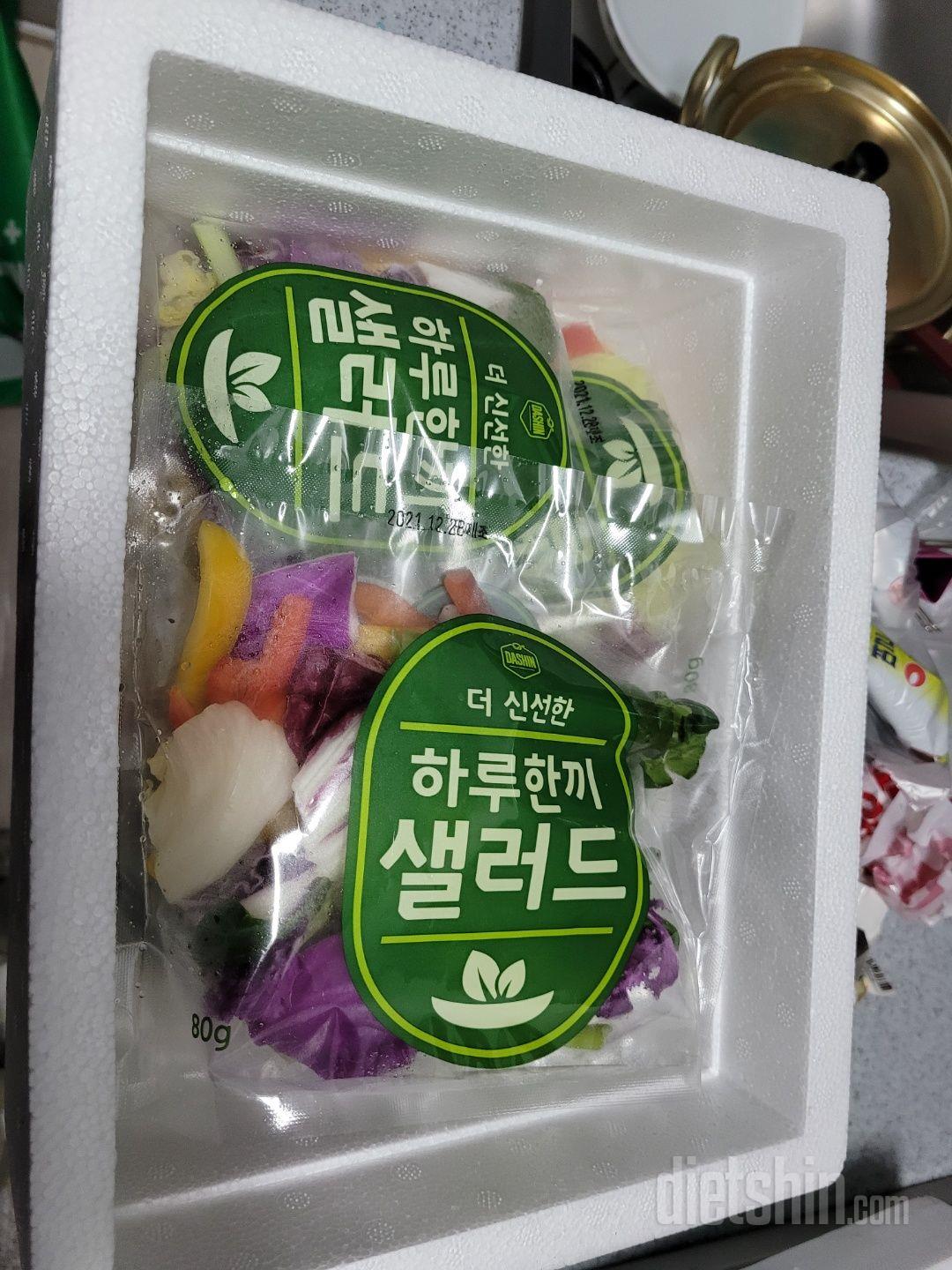 매주 꾸준히 주문하는 샐러드입니다 겨