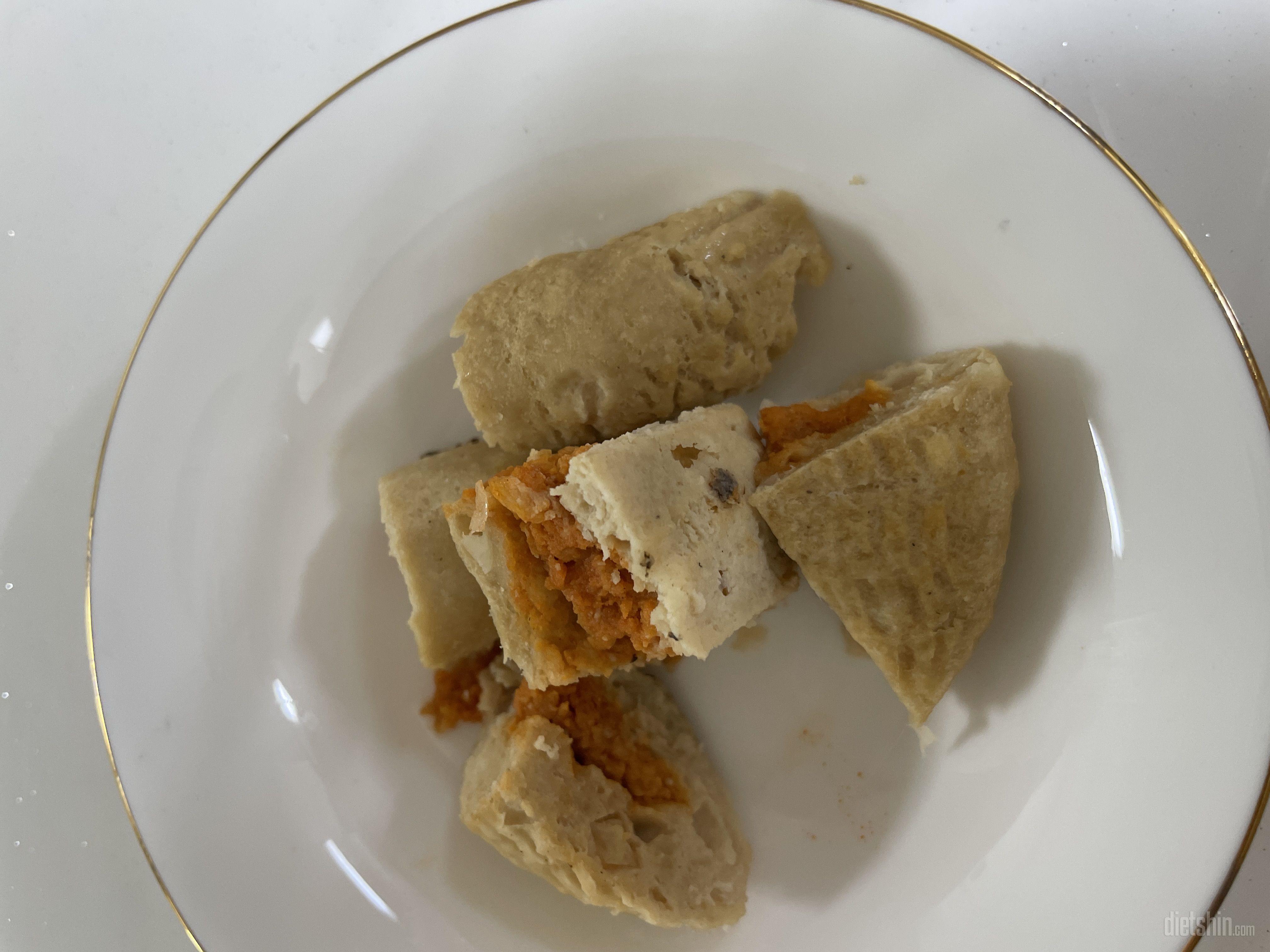 사진이랑 넘 다르네요ㅜㅜ 그래도 맛은
