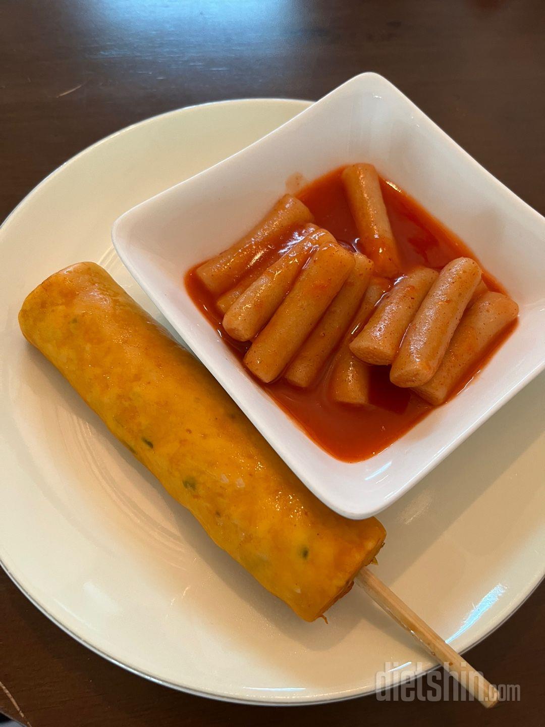 떡볶이랑 핫바~~
맛있어요.