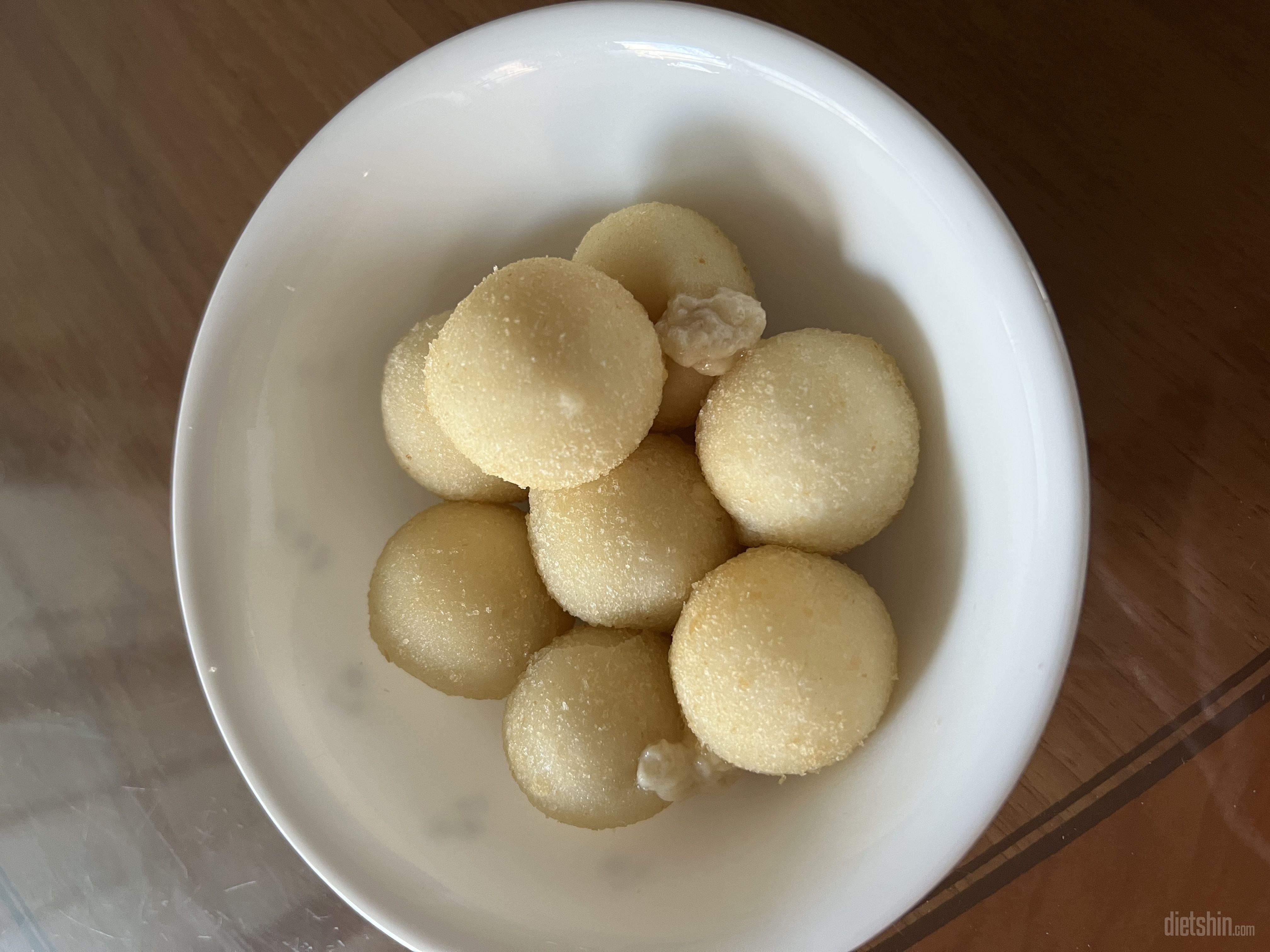 엄청 맛있네요.. 닭가슴살 치즈볼