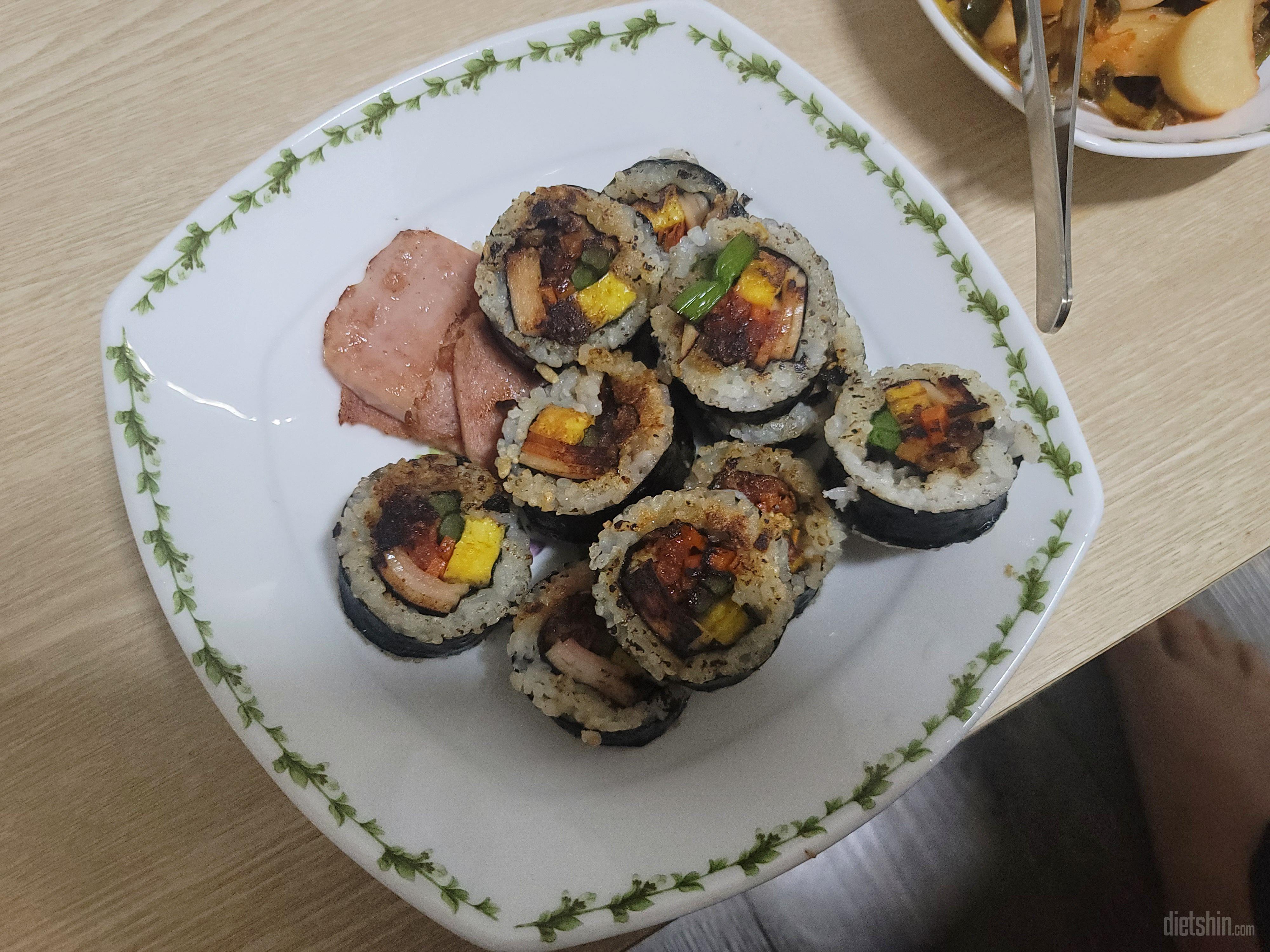 존맛이네요 김밥
주먹밥보다 김밥이