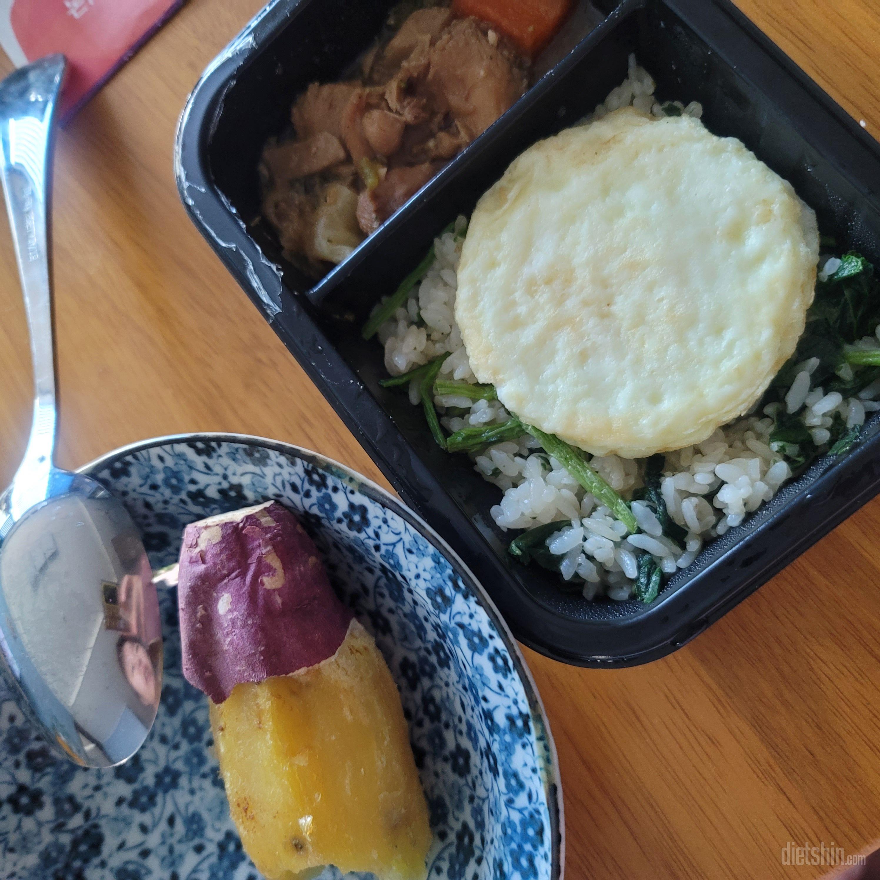 맛있어요 근데 샐러드 식단하다가 이거