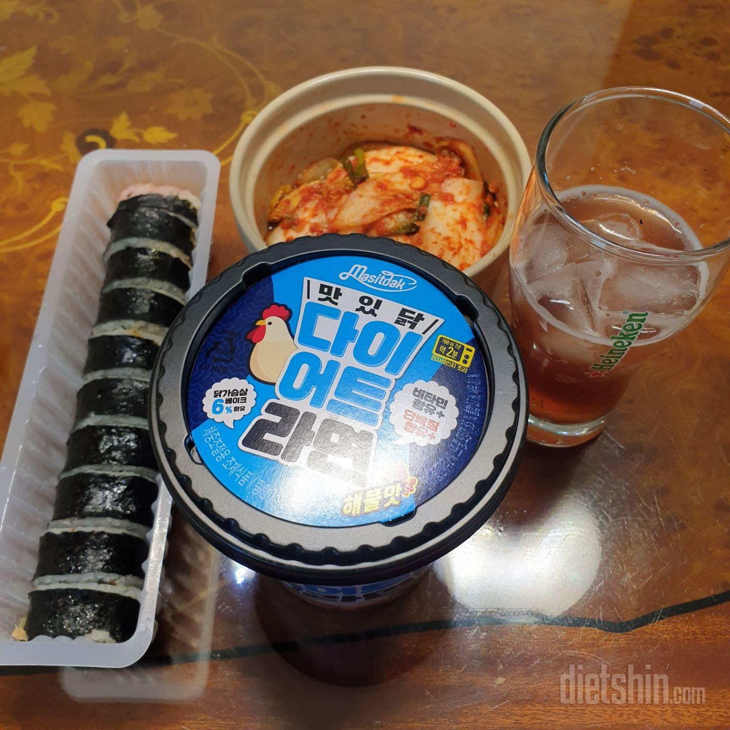 김밥좋아하는데  맛괜찮아요 저는 차가