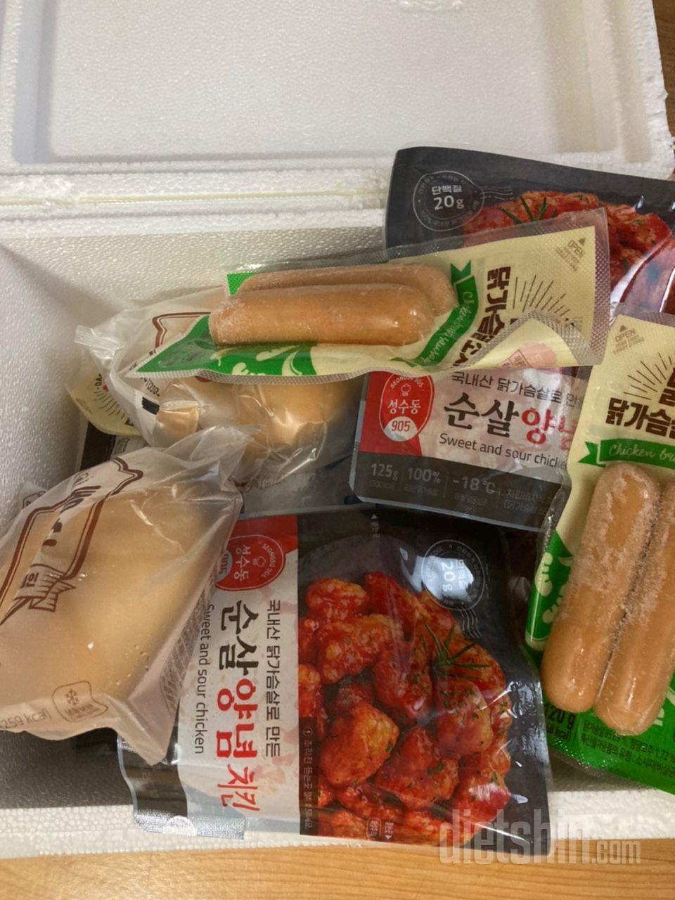 소시지도 많이 맵지 않고 맛있어요~