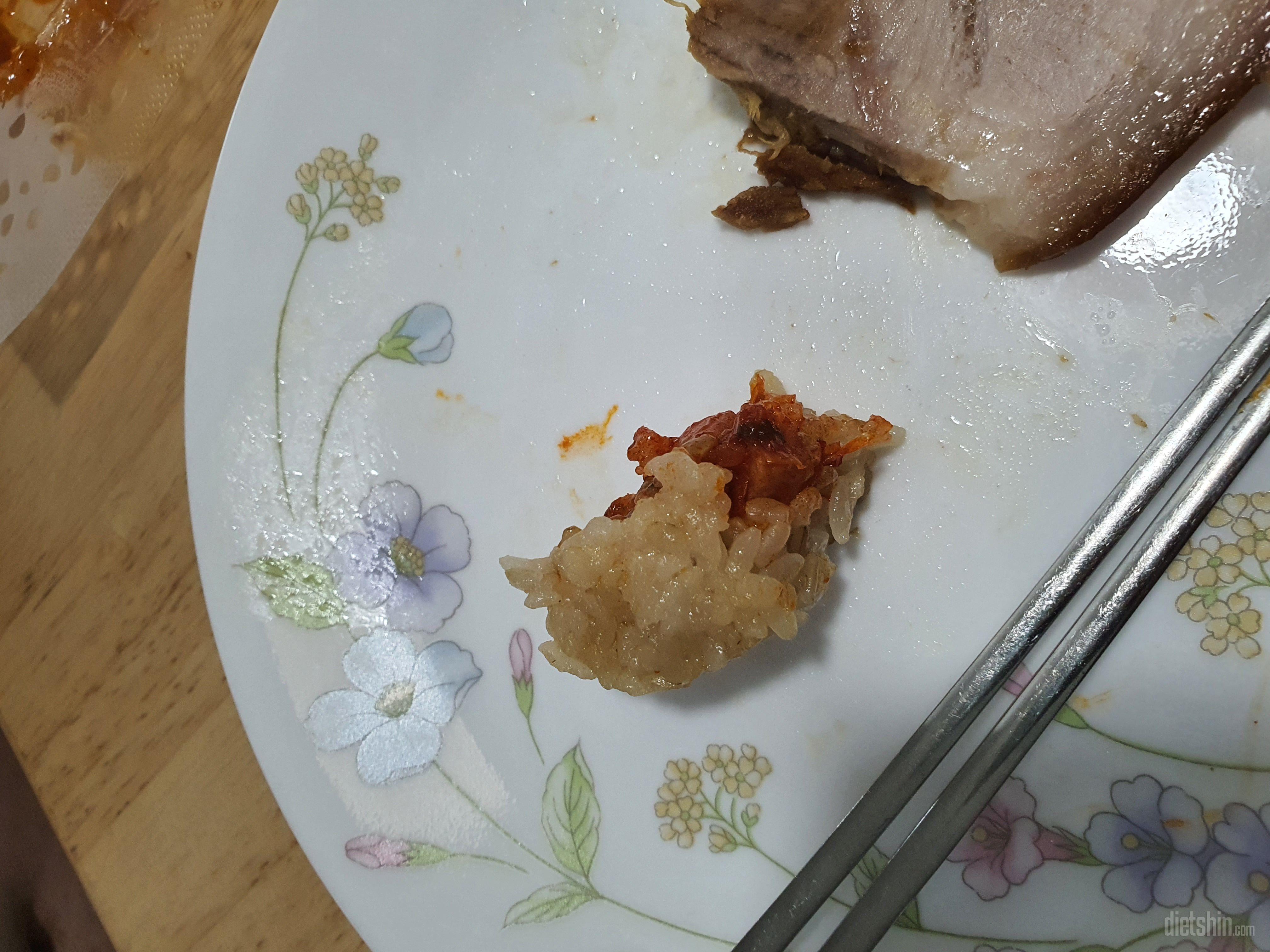 너무 갠찮네요 현미라 부담도없고 잘먹