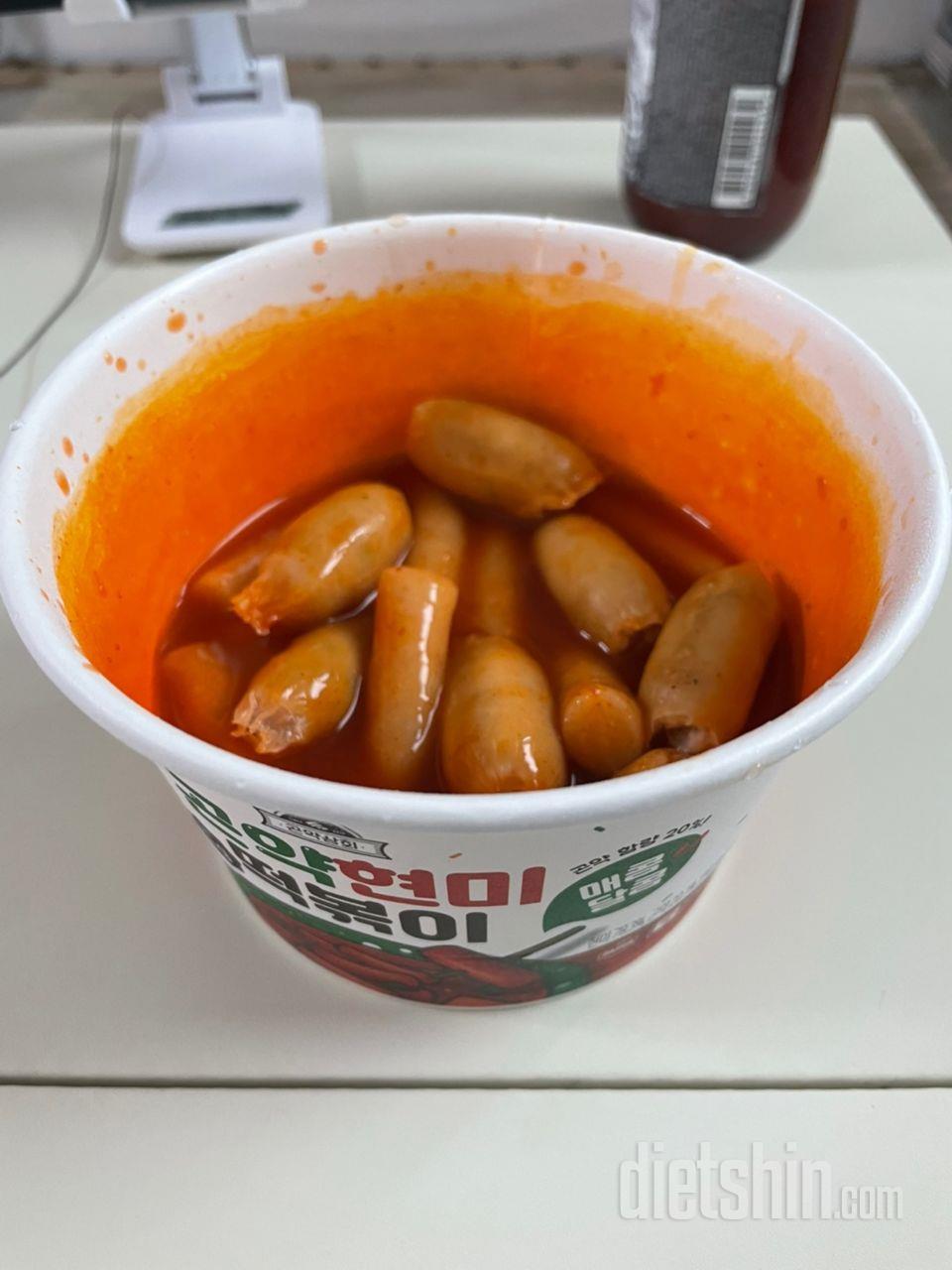 평소에 먹던 그런 자극적인 떡볶이 맛