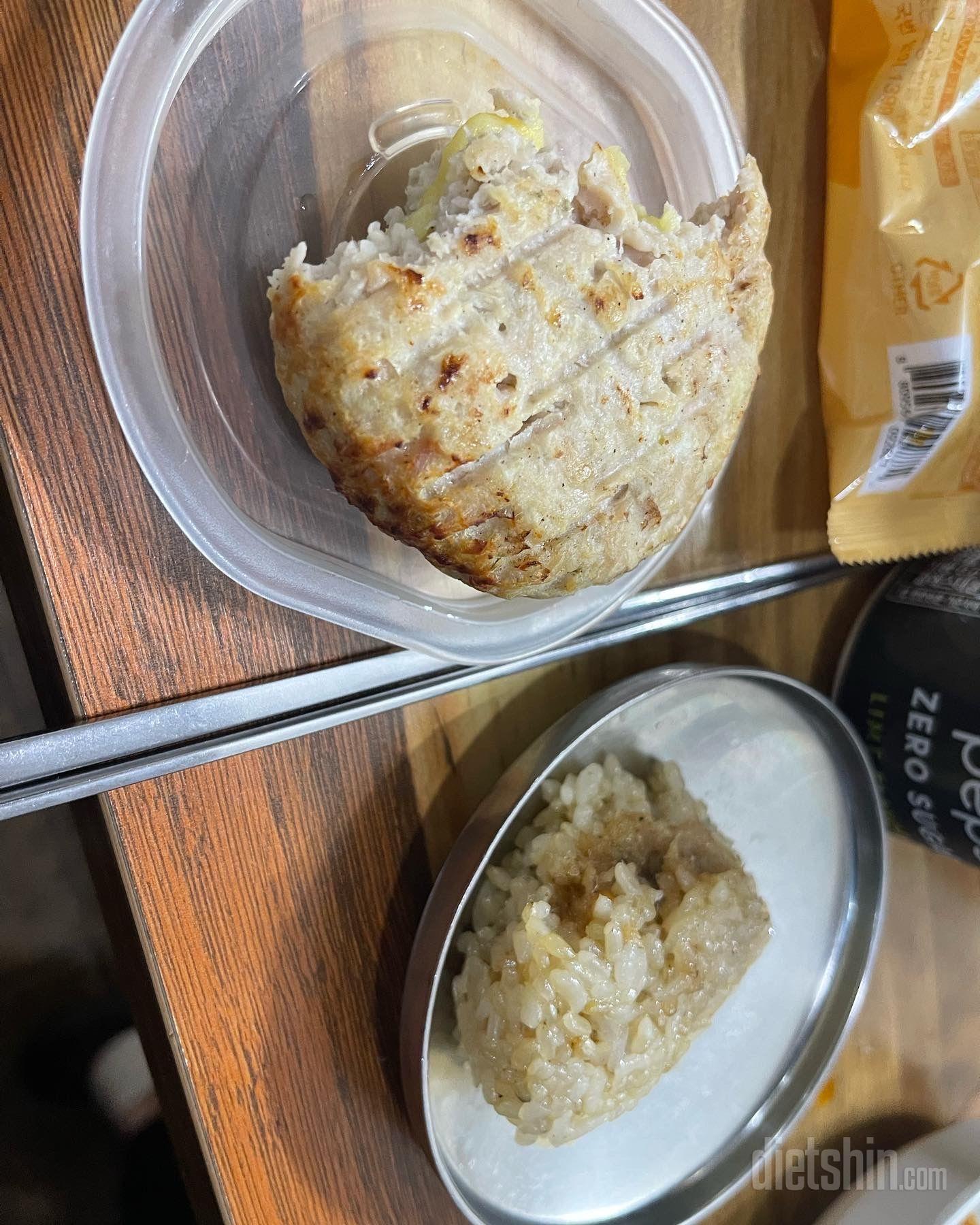 맛있어용 뎁혀먹기도 편하고 무엇보다