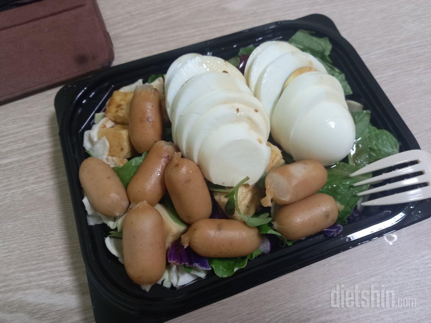 소세지 맛있어요! ㅋㅋㅋ
샐러드 먹