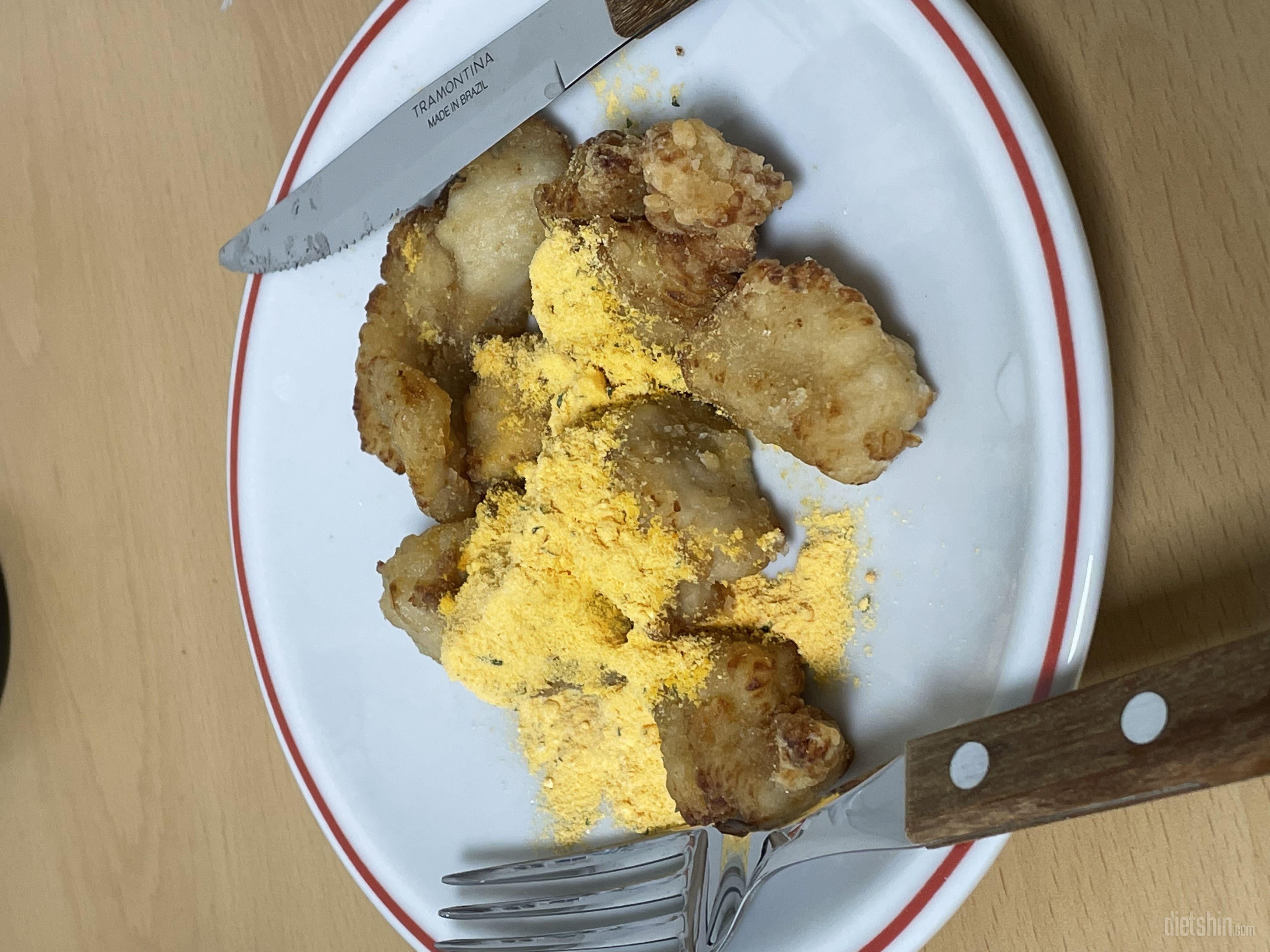 시즈닝은 진짜 속세 맛인데 치킨은 그