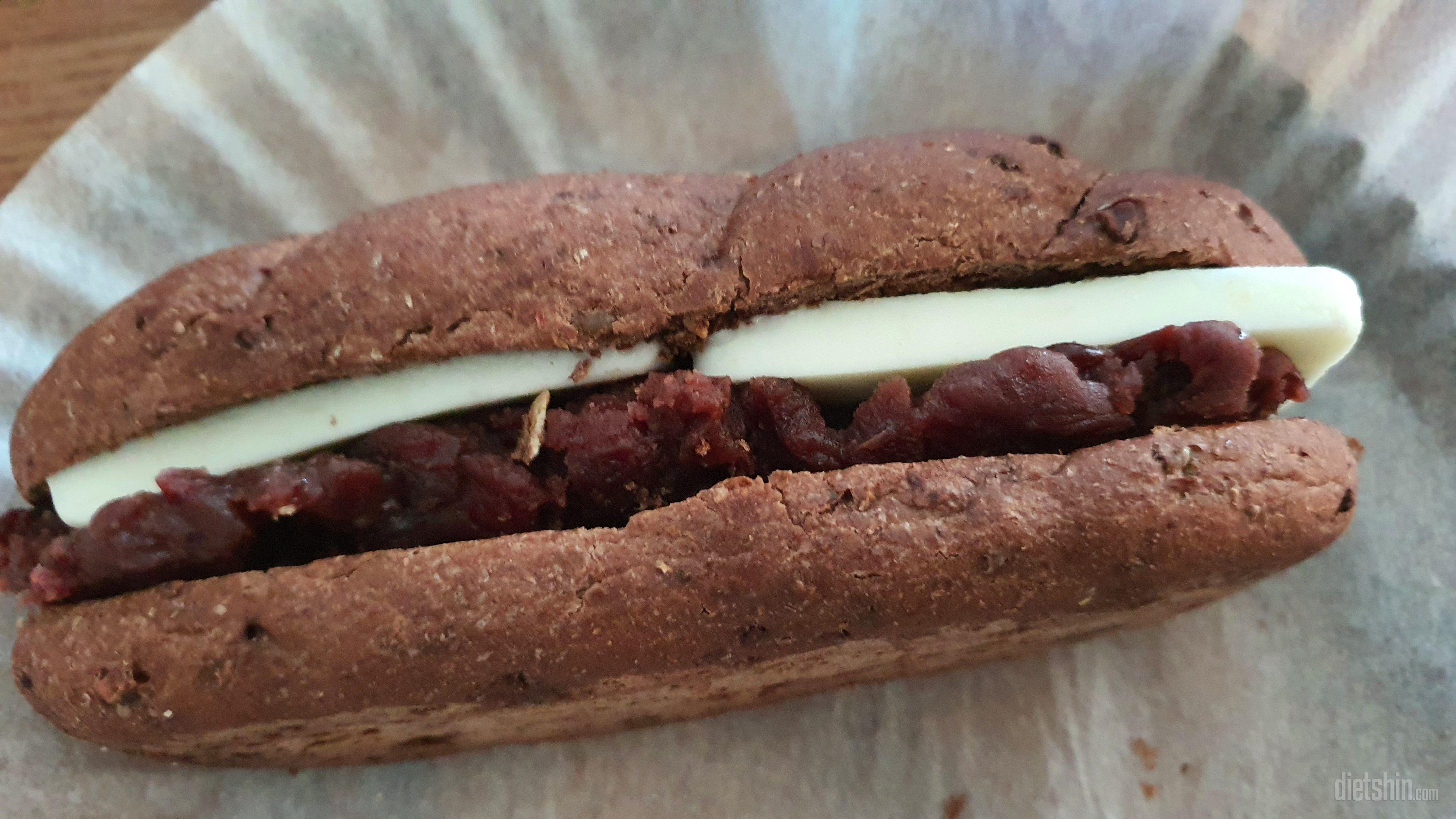 오랜만에 통밀빵 맛있어요 역시 다신