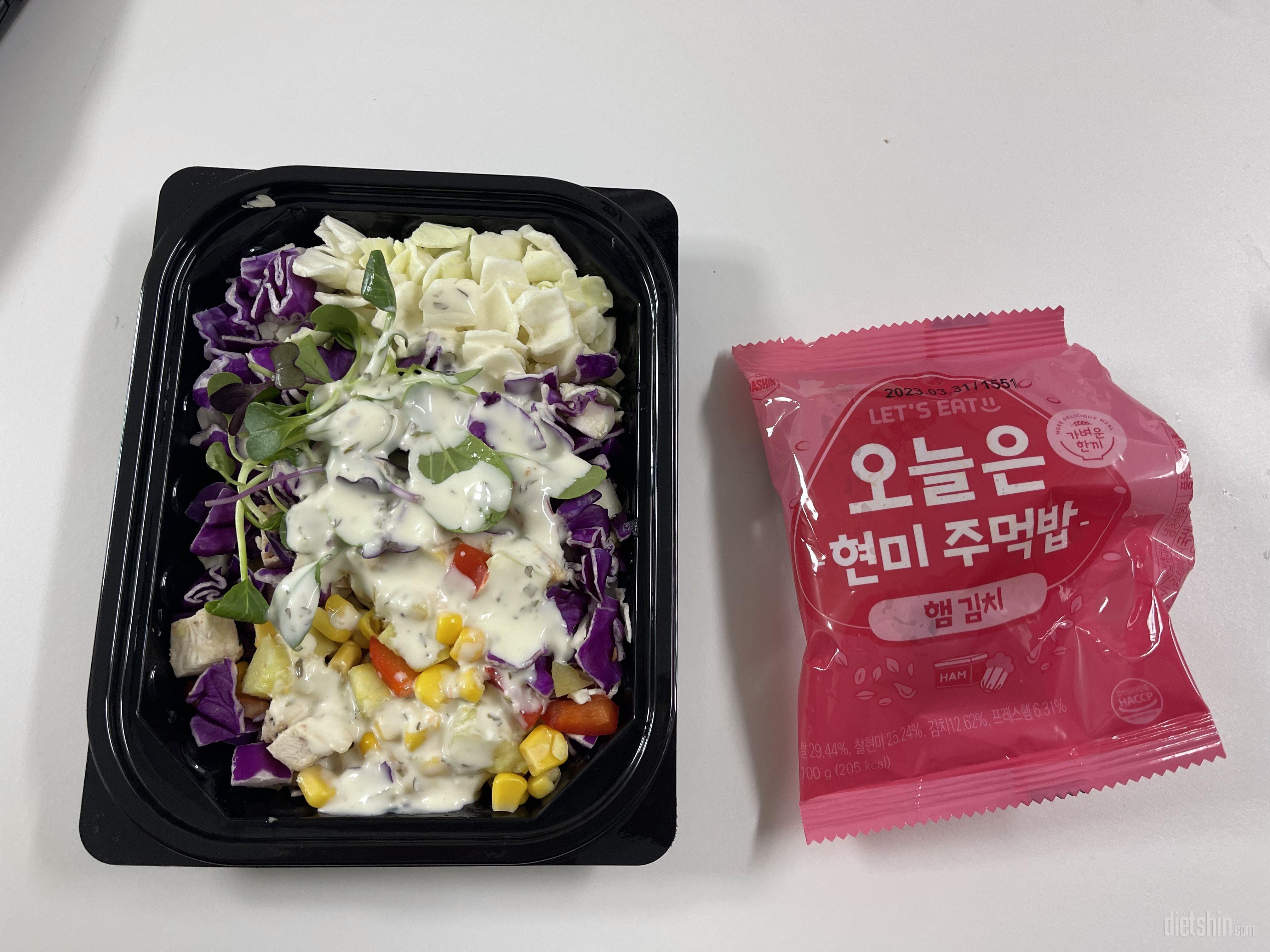 아침마다 천천히 먹고 있습니다. 점심