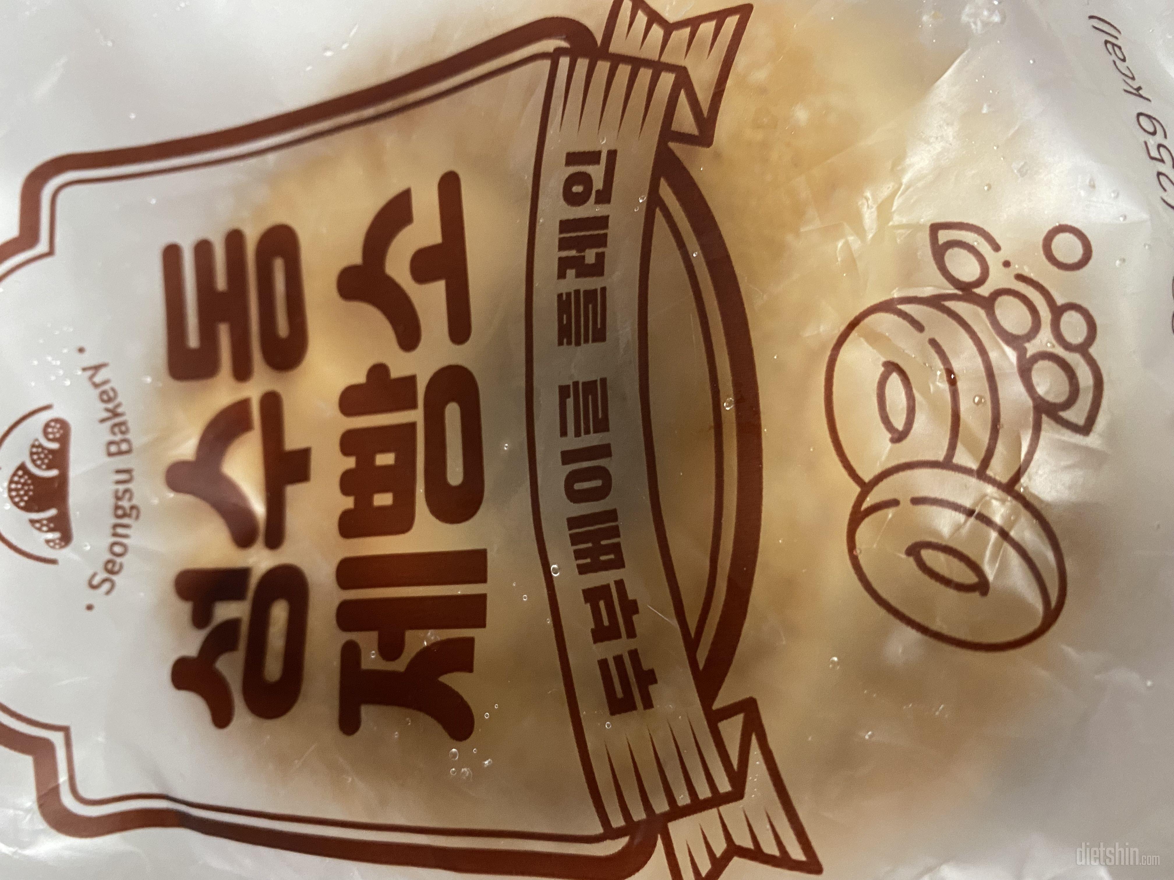 크림치즈와 소세지랑 같이 먹으면 맛있