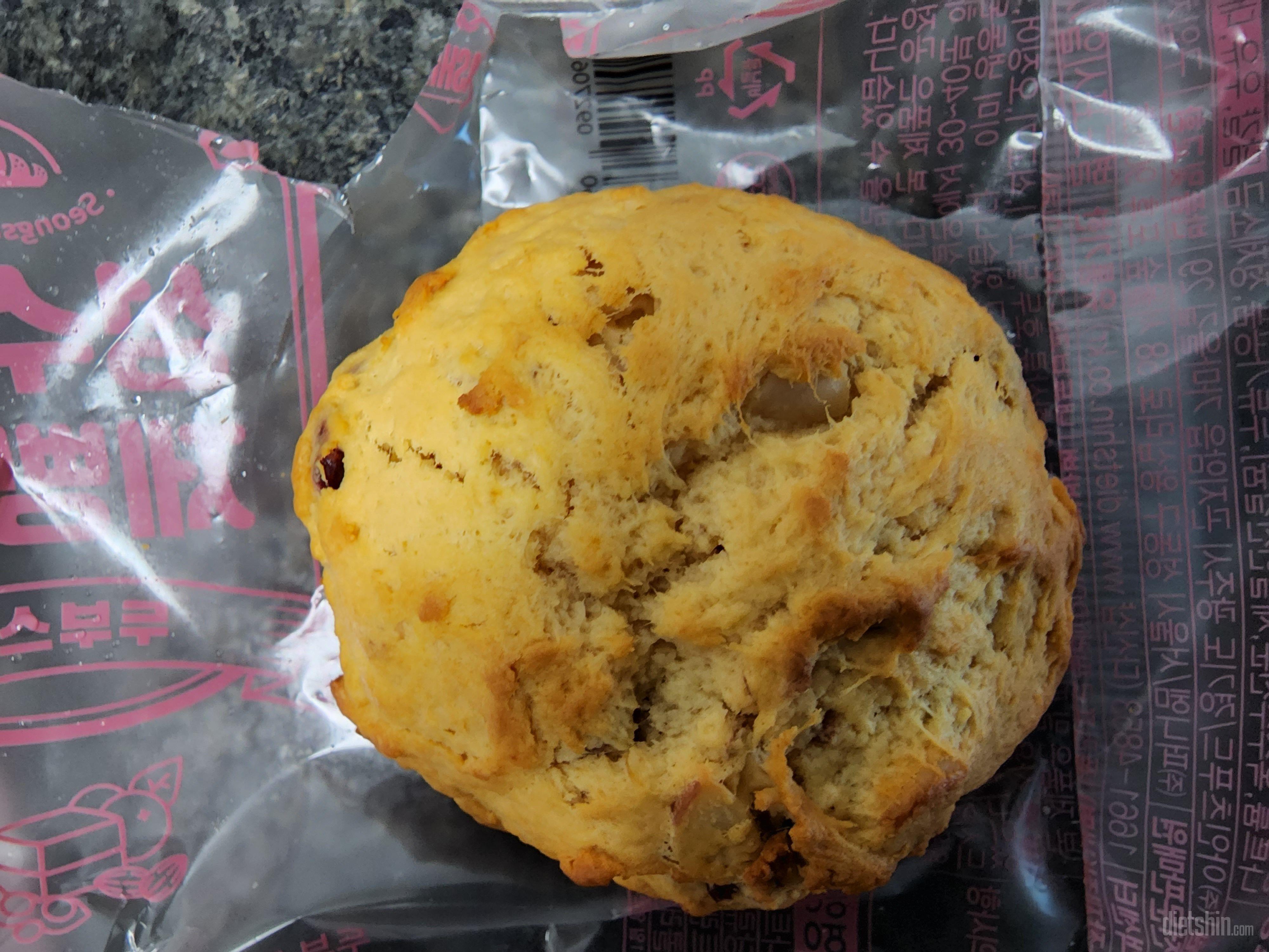 일반스콘처럼 맛있네요.
에프에 3분
