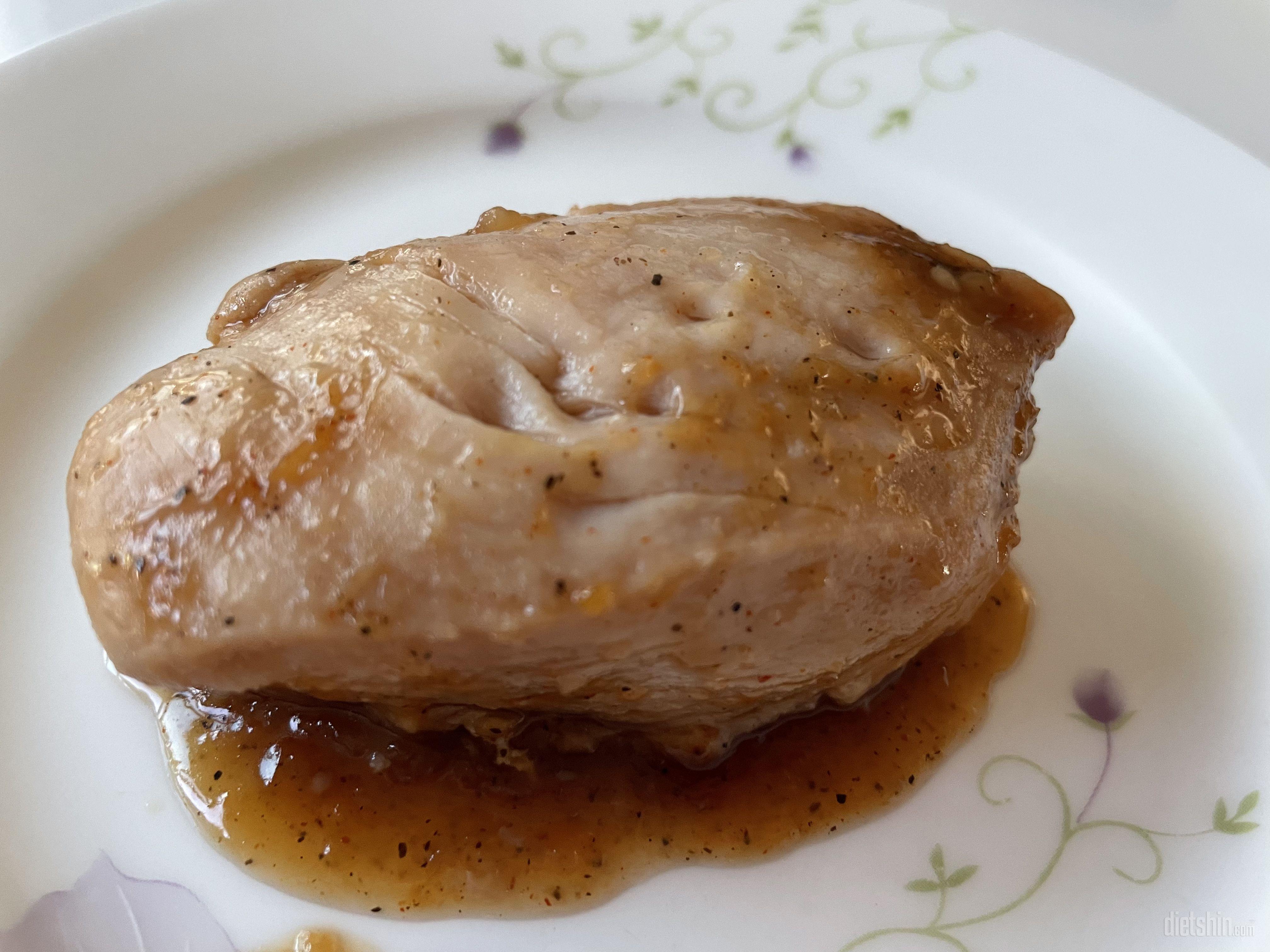 소스는 맛있긴한데 조금 부족한 맛이고