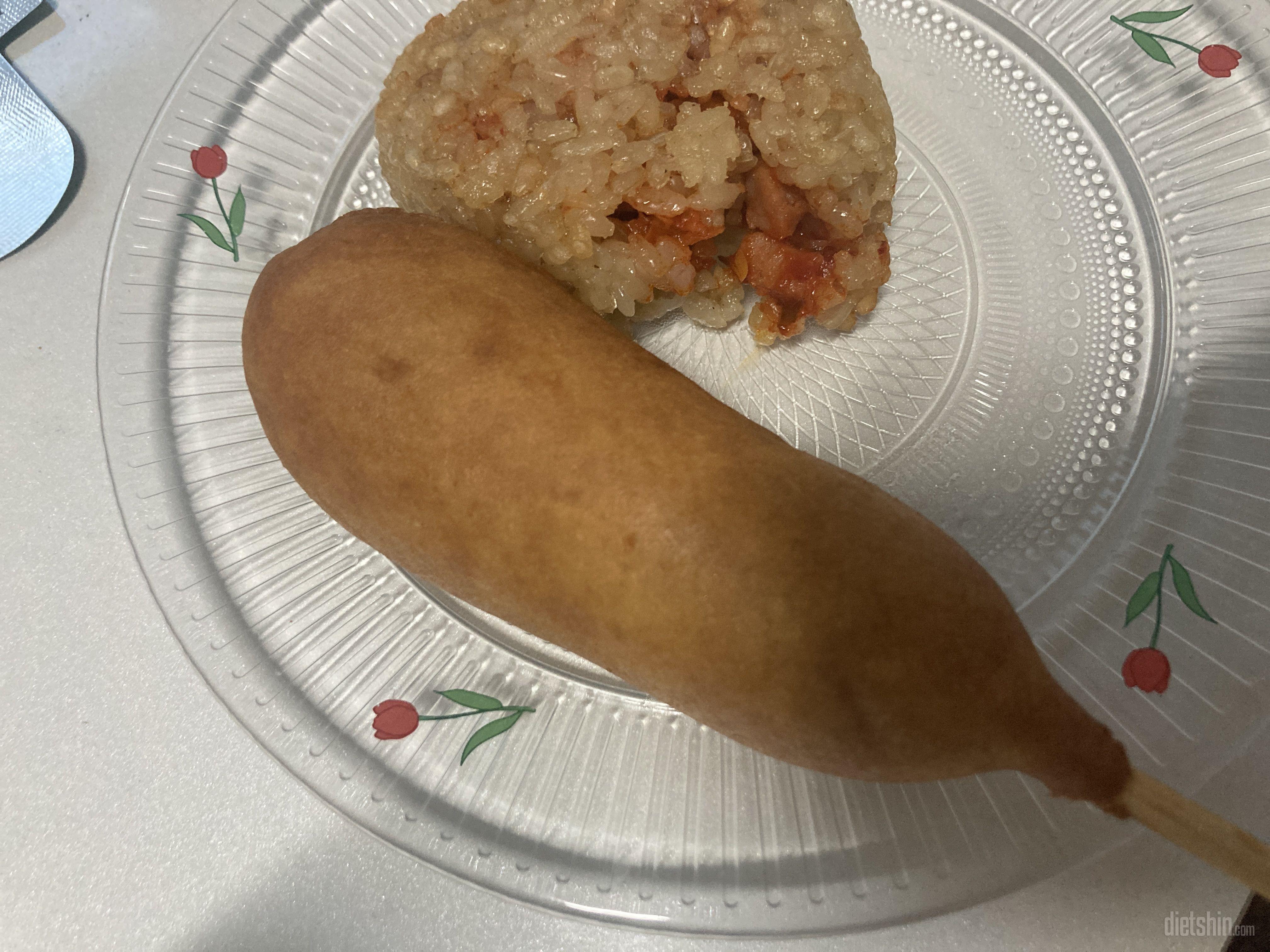 폭신폭신 맛있어용,,소시지도 뽀득하니
