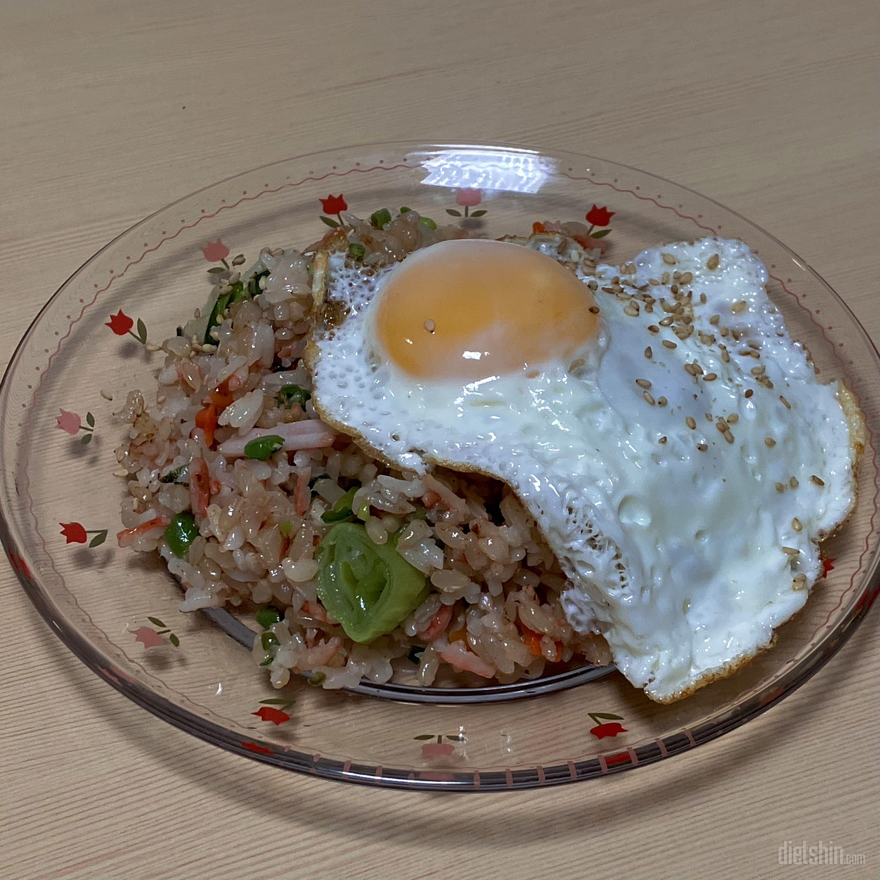 후라이 하나 얹어서 먹으면 맛있어요!