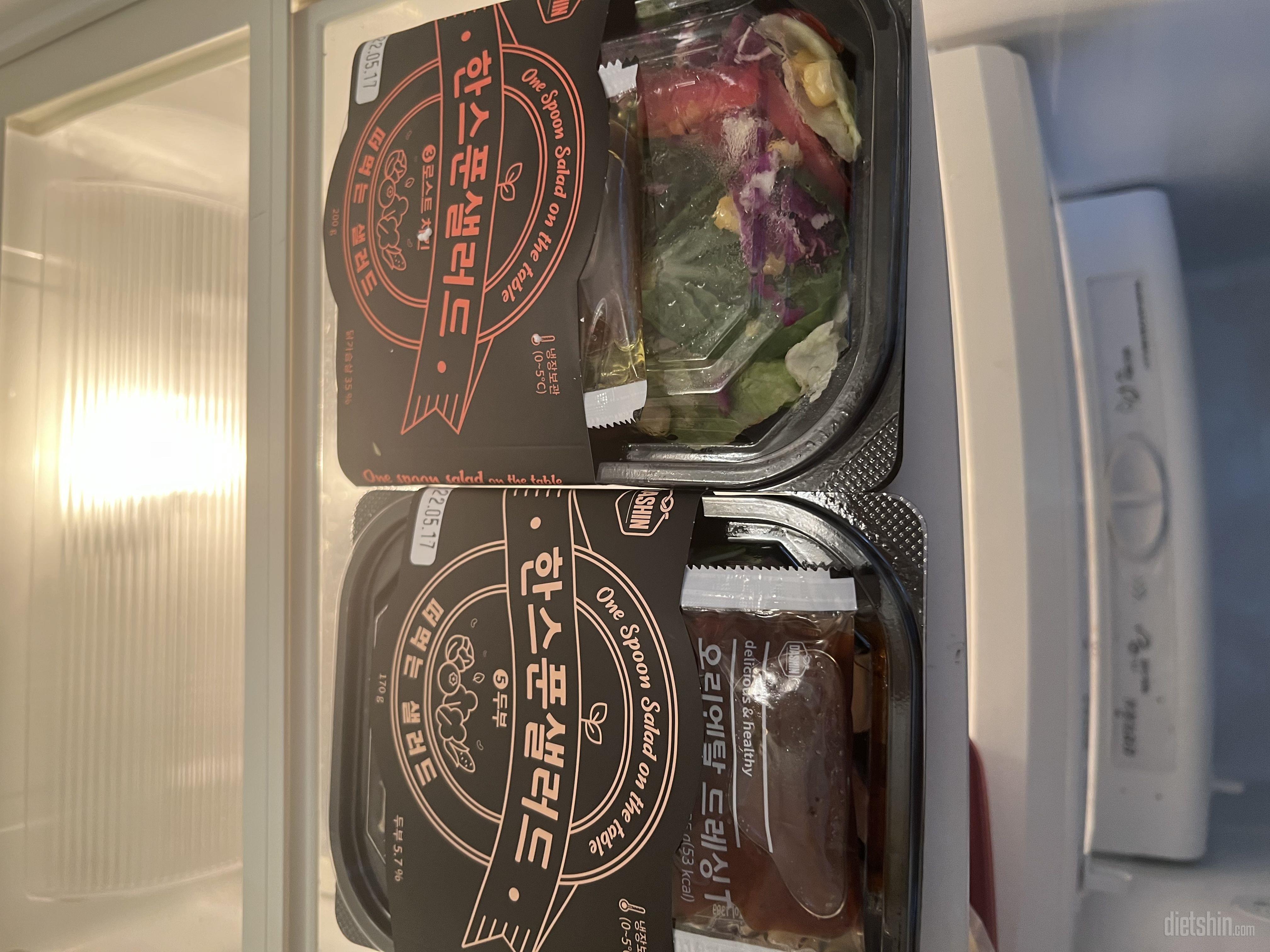 맛있어요 샐러드는 항상 여기서 시킵니