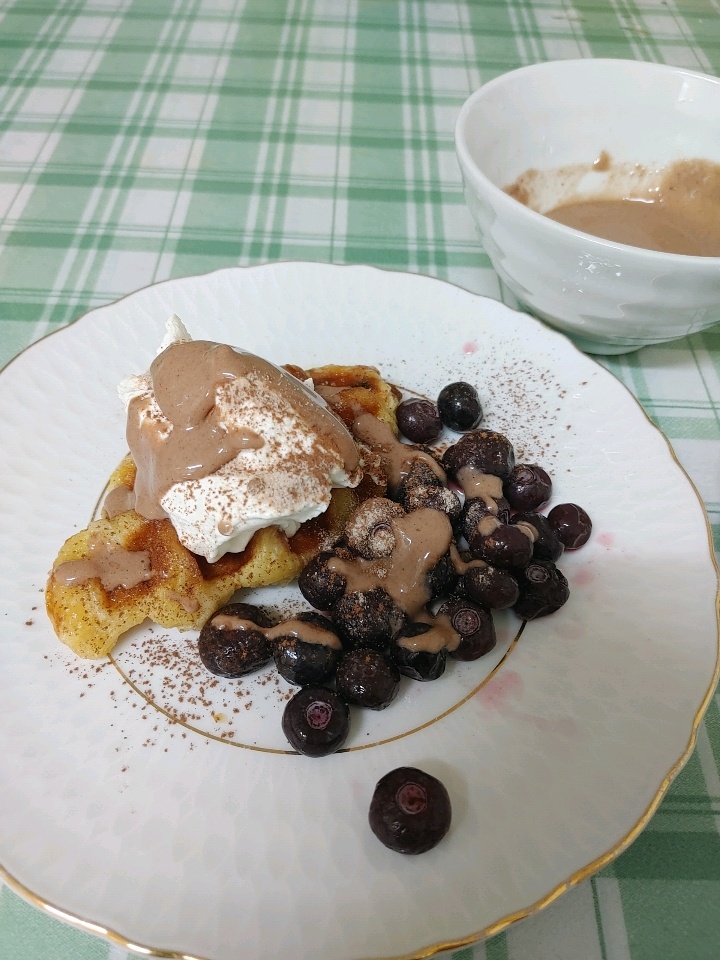 05월 31일( 아침식사 217kcal) 소이크로플+그릭요거트+블루베리+단백질파우더