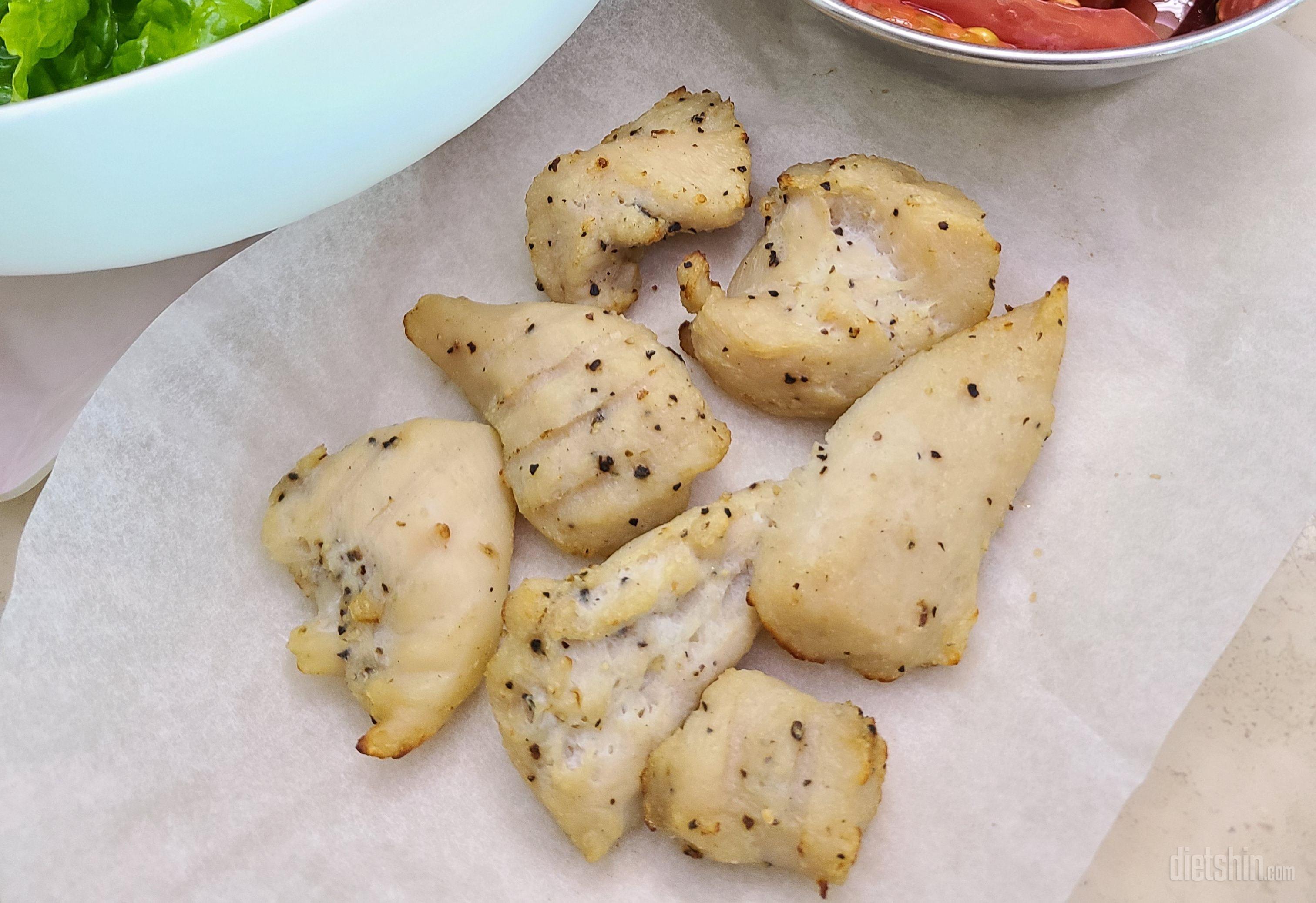 닭가슴살보다 백배는 맛있어요
쫄깃하