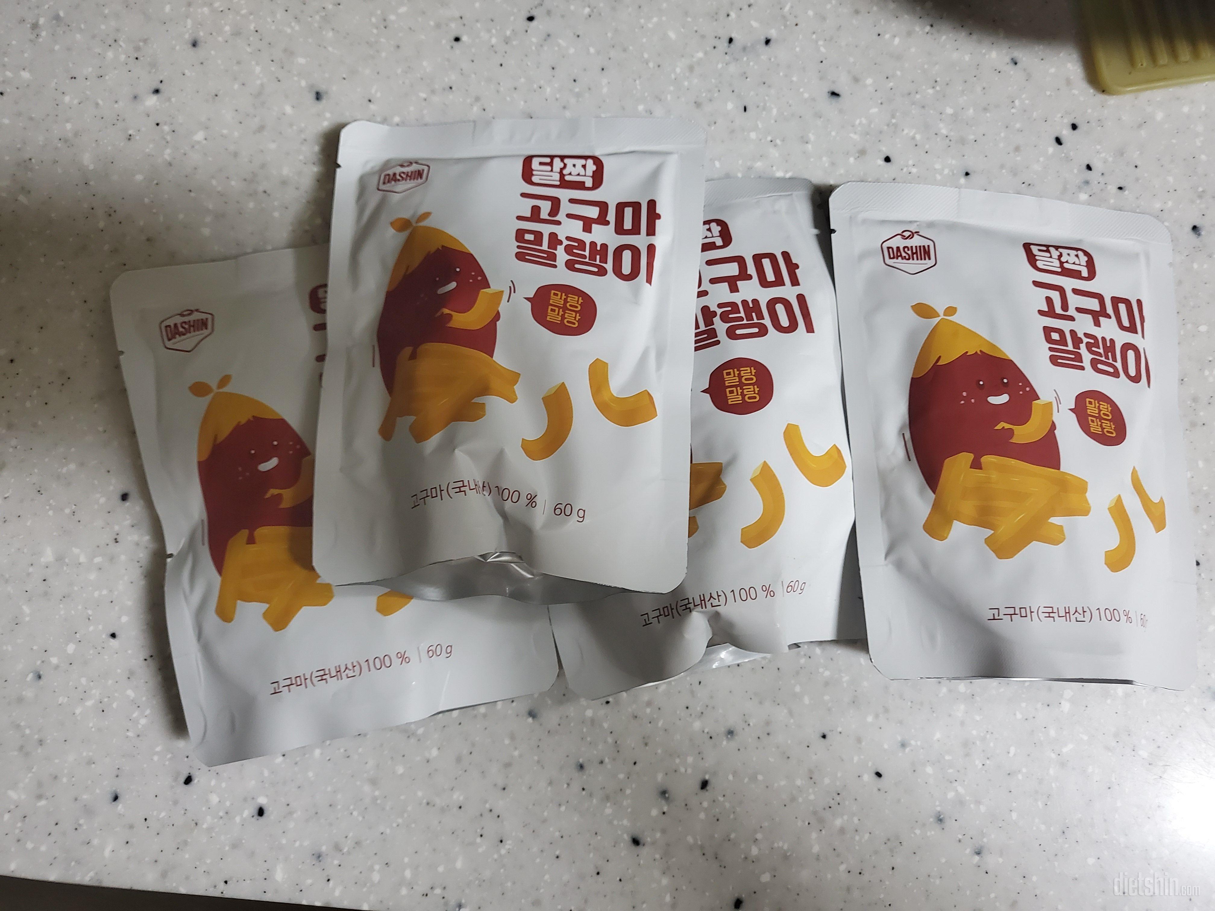 식간에 출출 할 때 과자나 빵등을 대