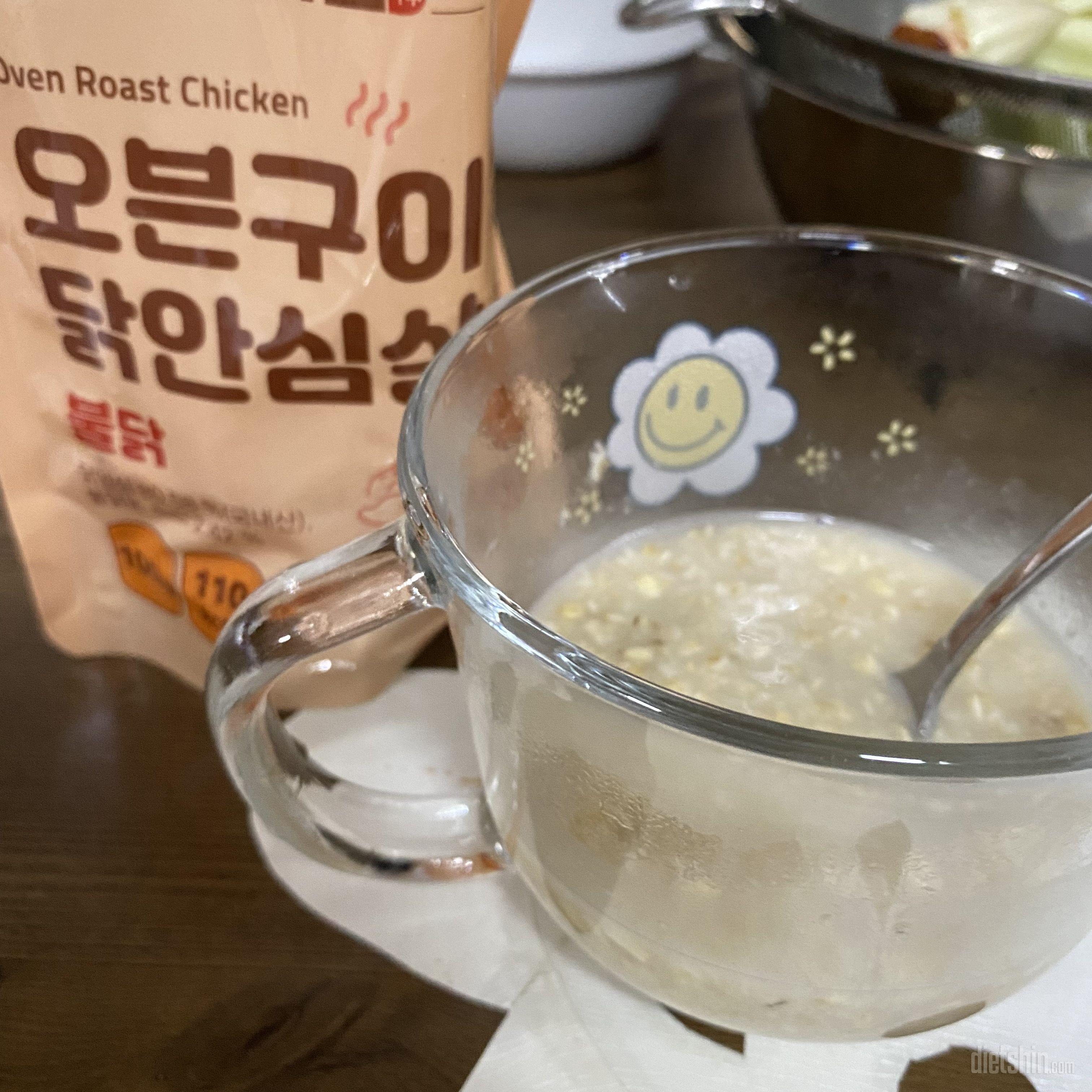 오트밀이랑 쌈무랑 같이 먹으면 진짜•